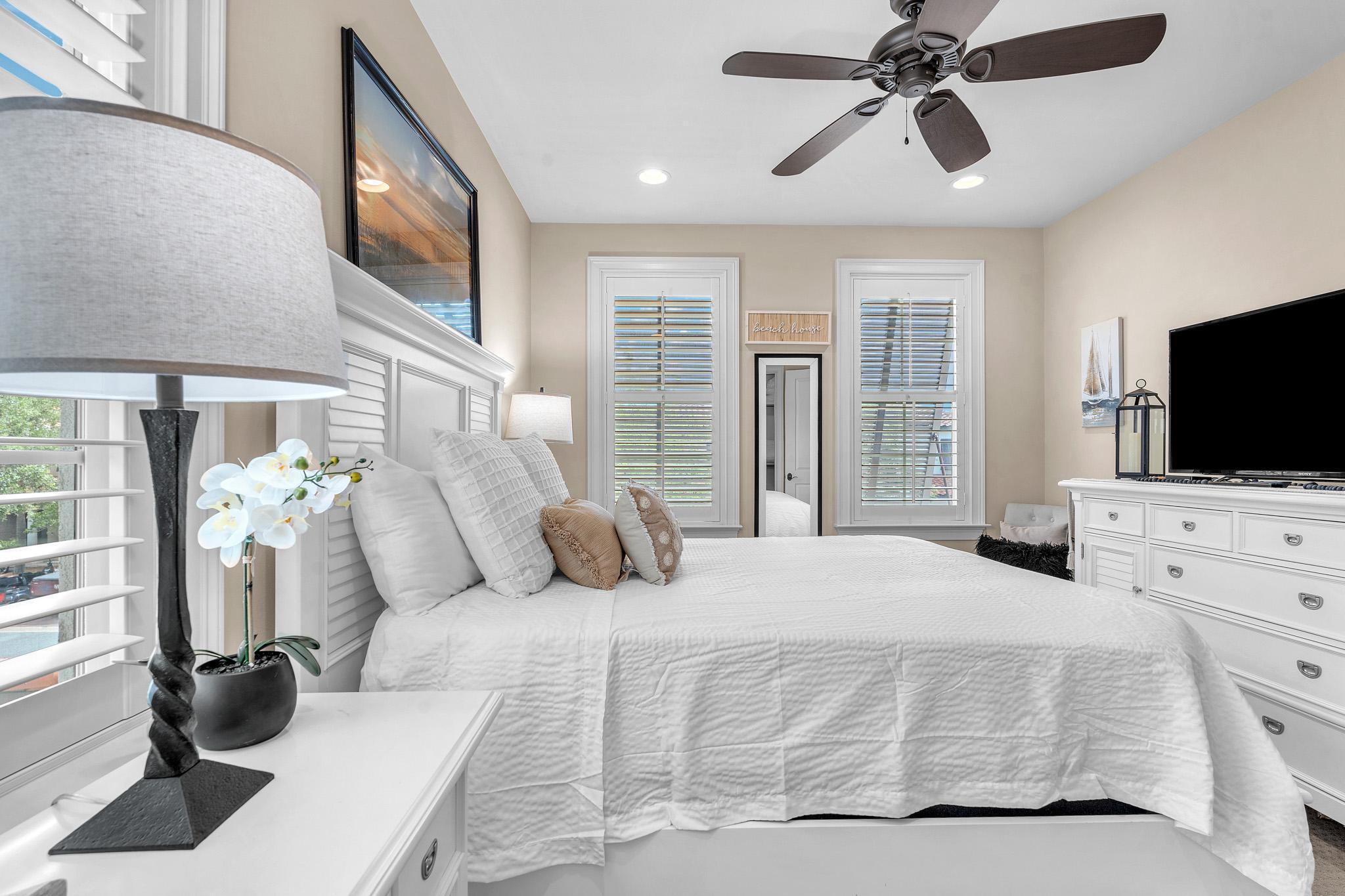 VILLA LAGO - Residential Lease