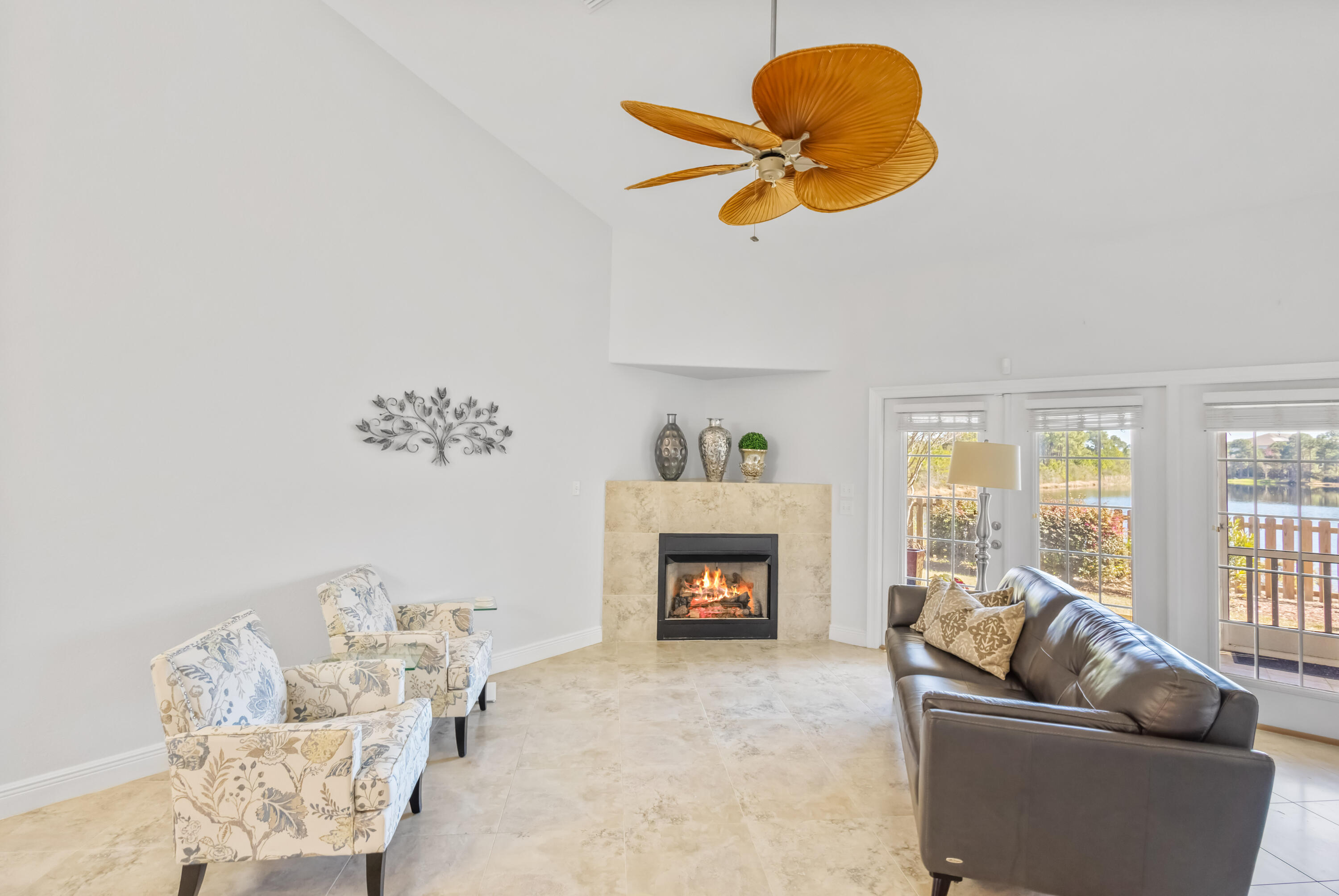 DIAMOND LAKES - Residential