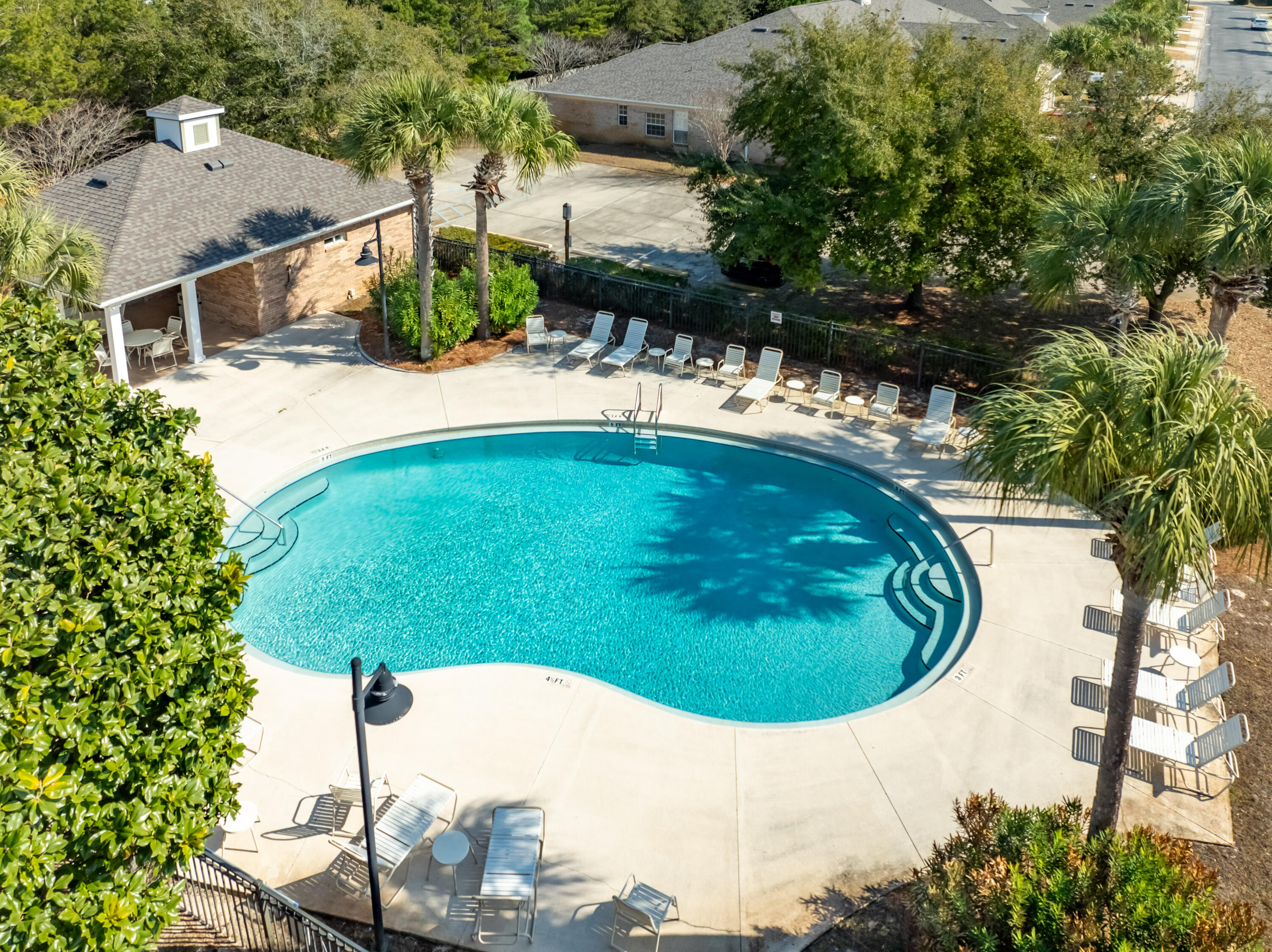 DIAMOND LAKES - Residential