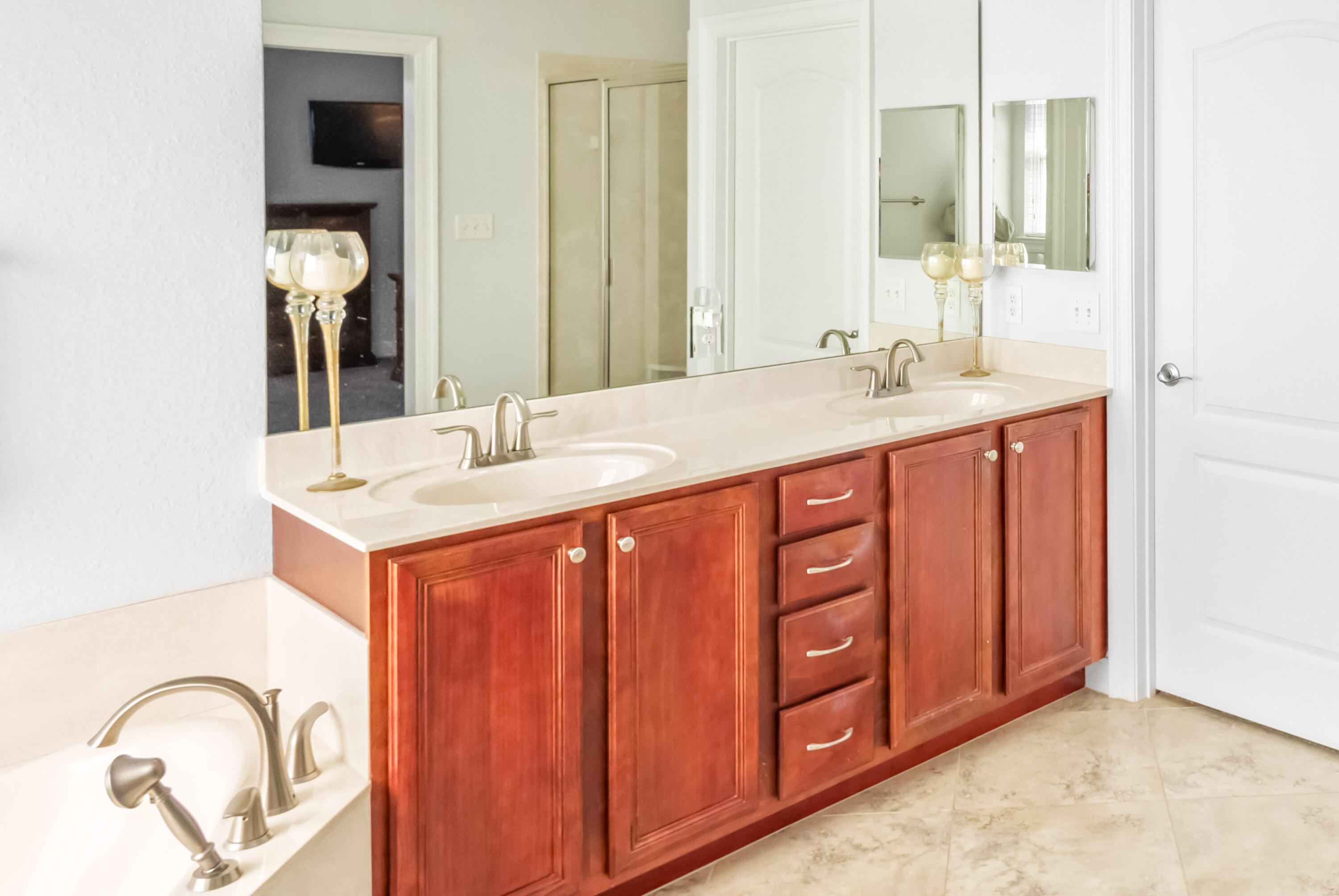 DIAMOND LAKES - Residential