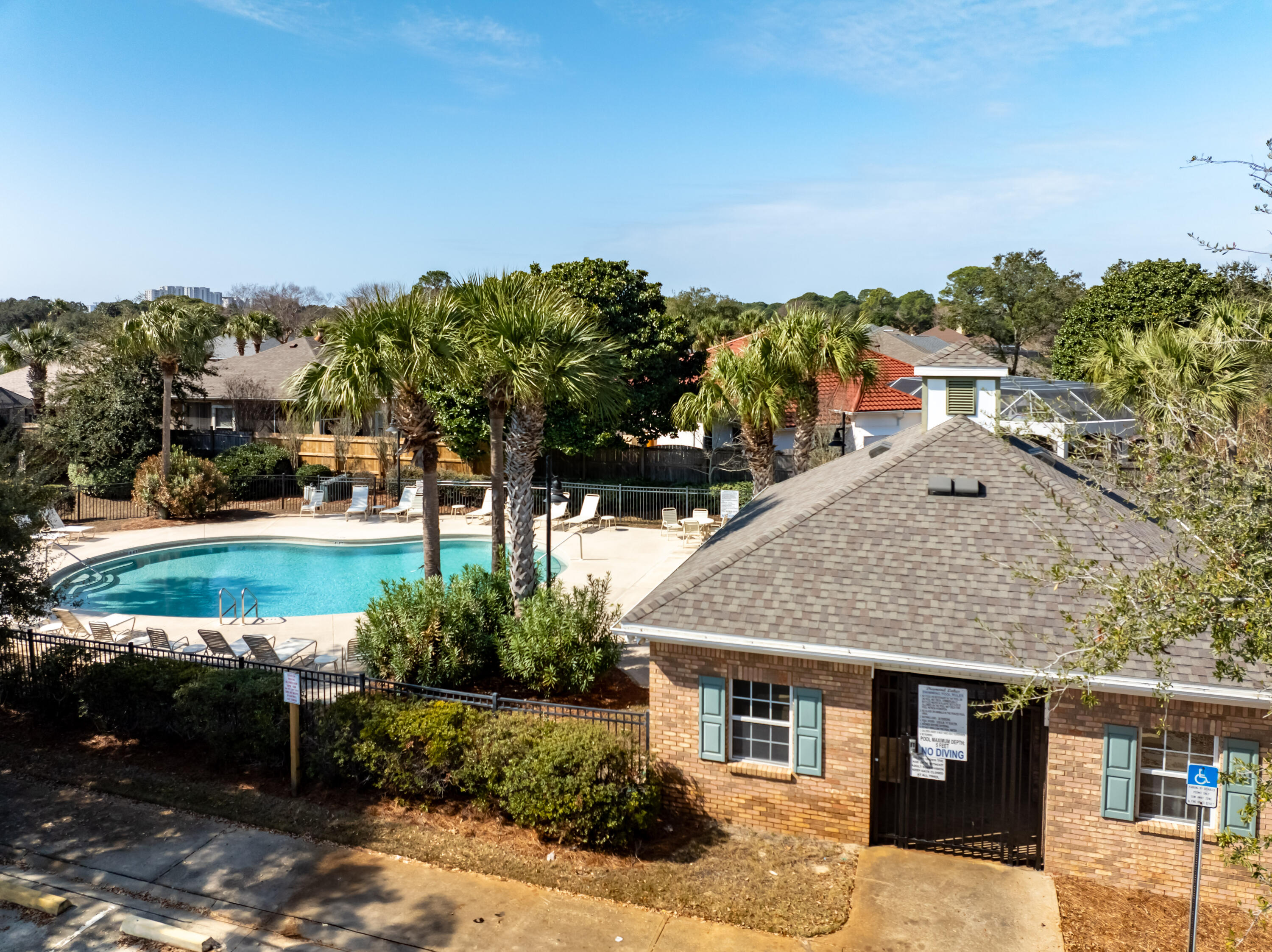 DIAMOND LAKES - Residential