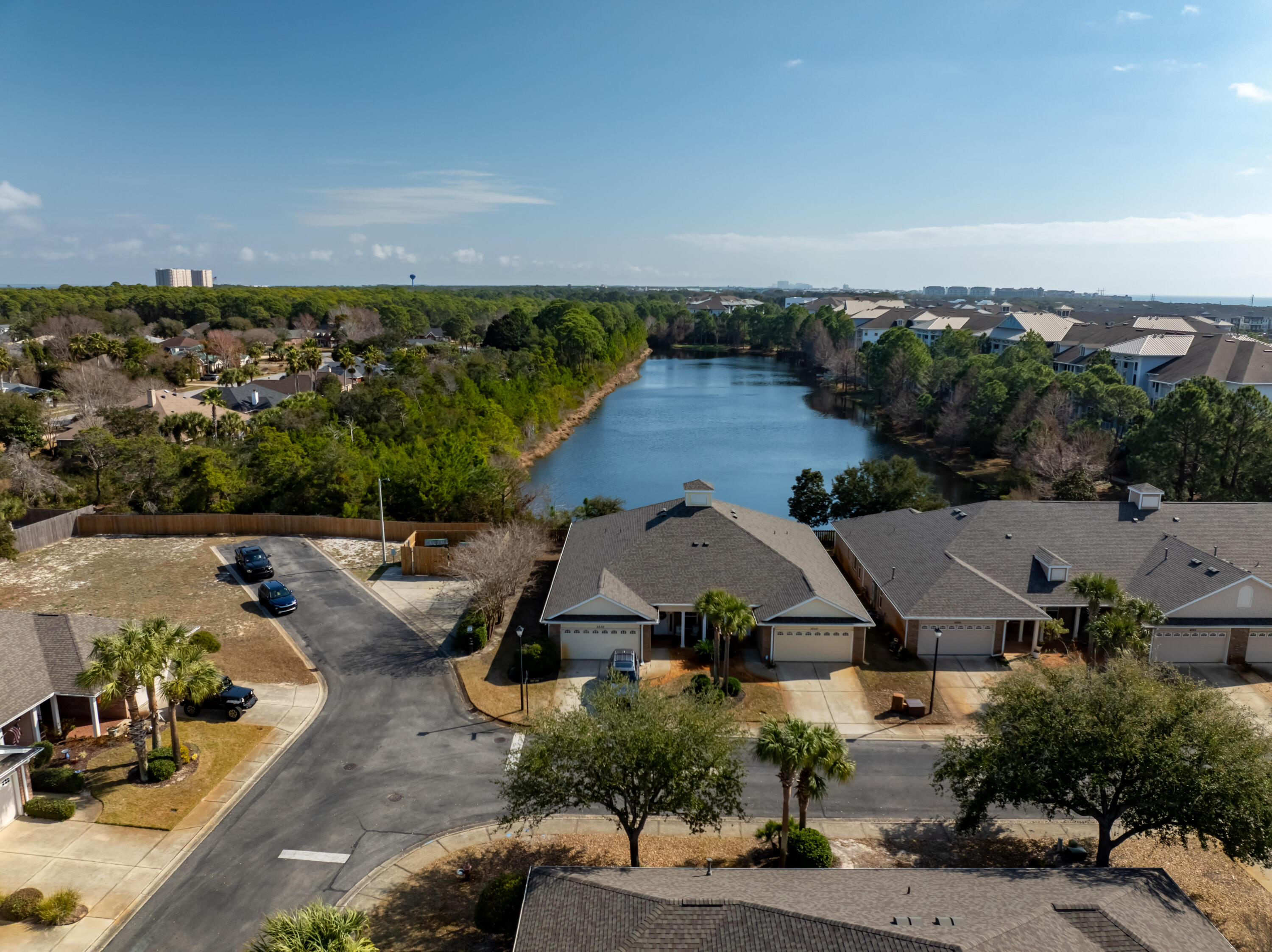 DIAMOND LAKES - Residential