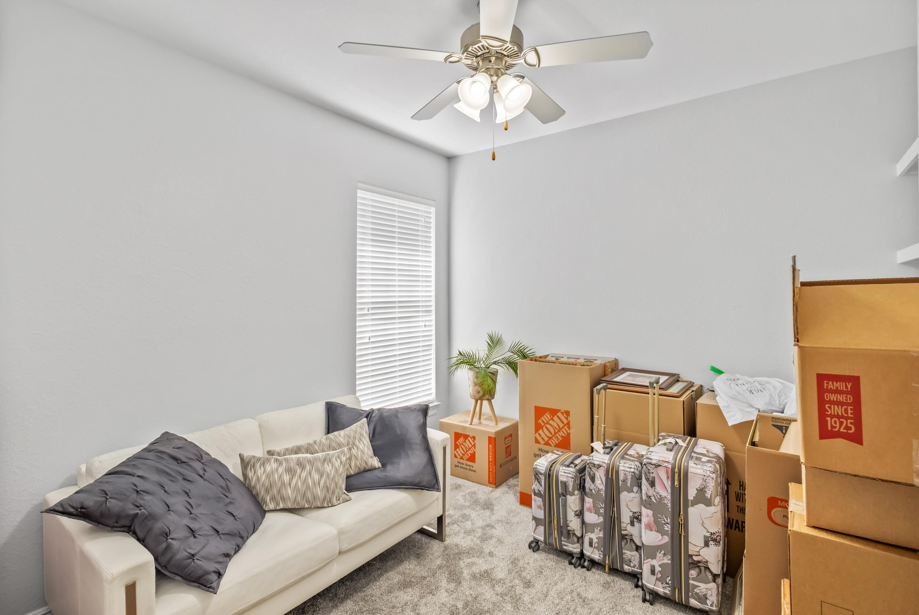 DIAMOND LAKES - Residential