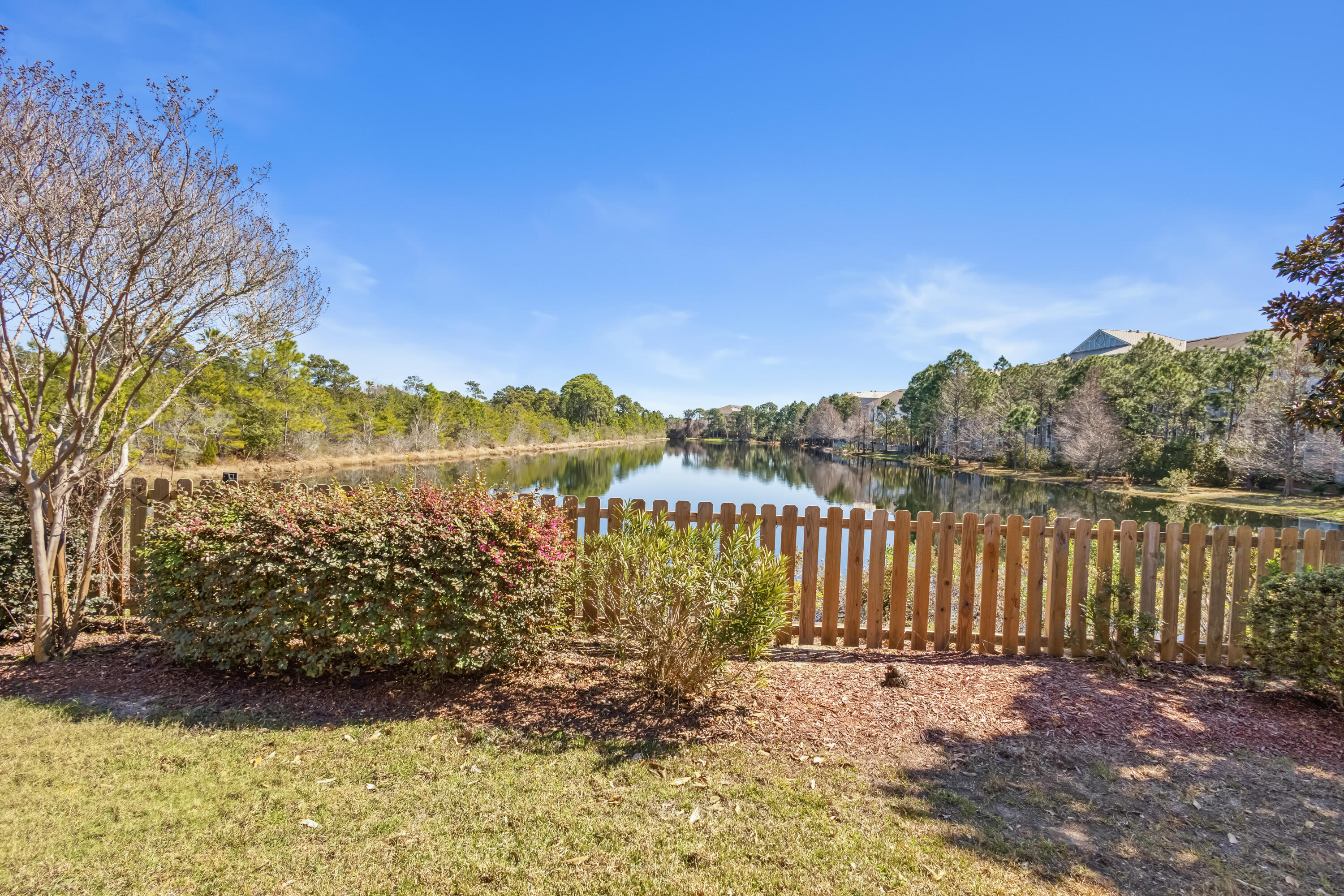 DIAMOND LAKES - Residential