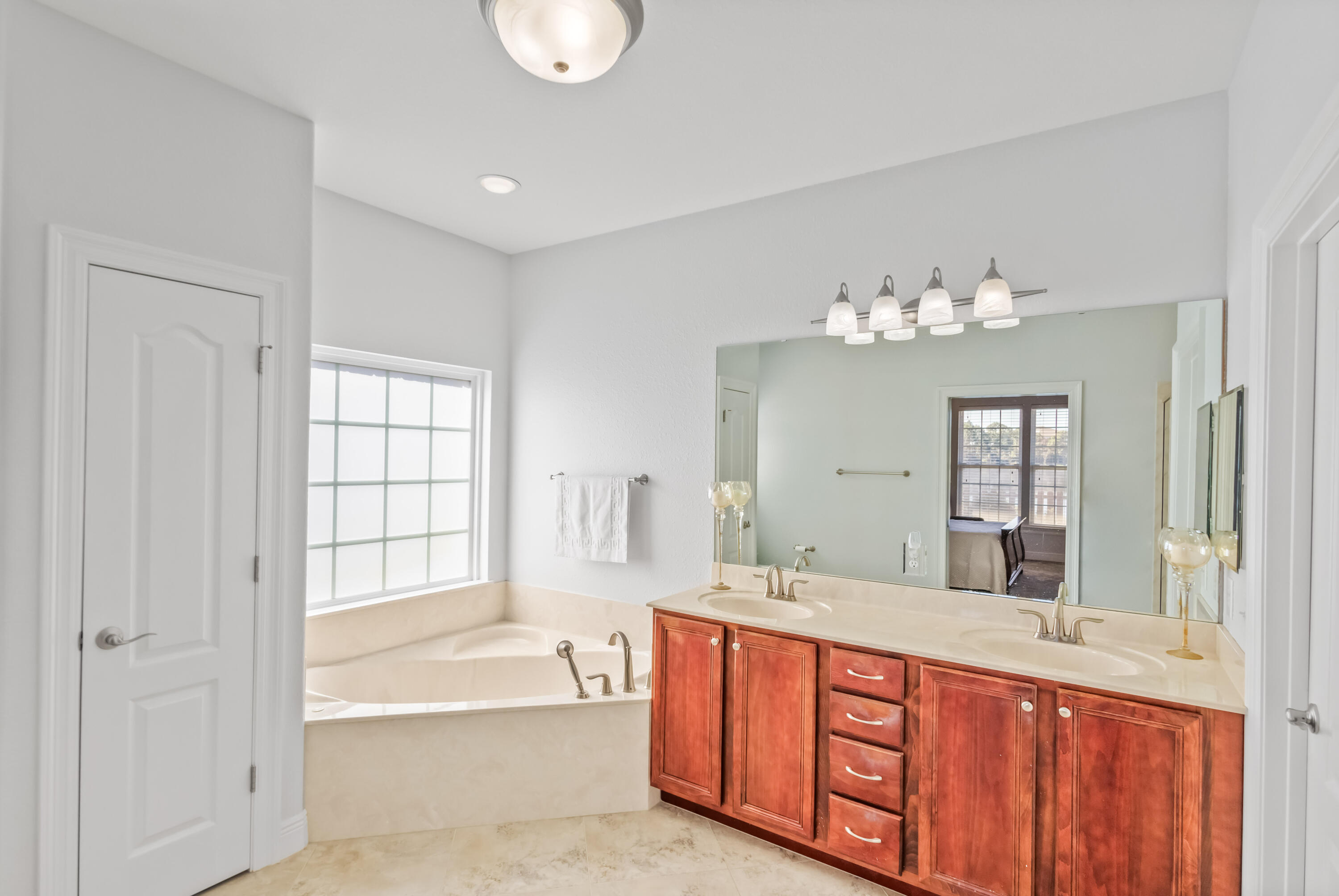 DIAMOND LAKES - Residential