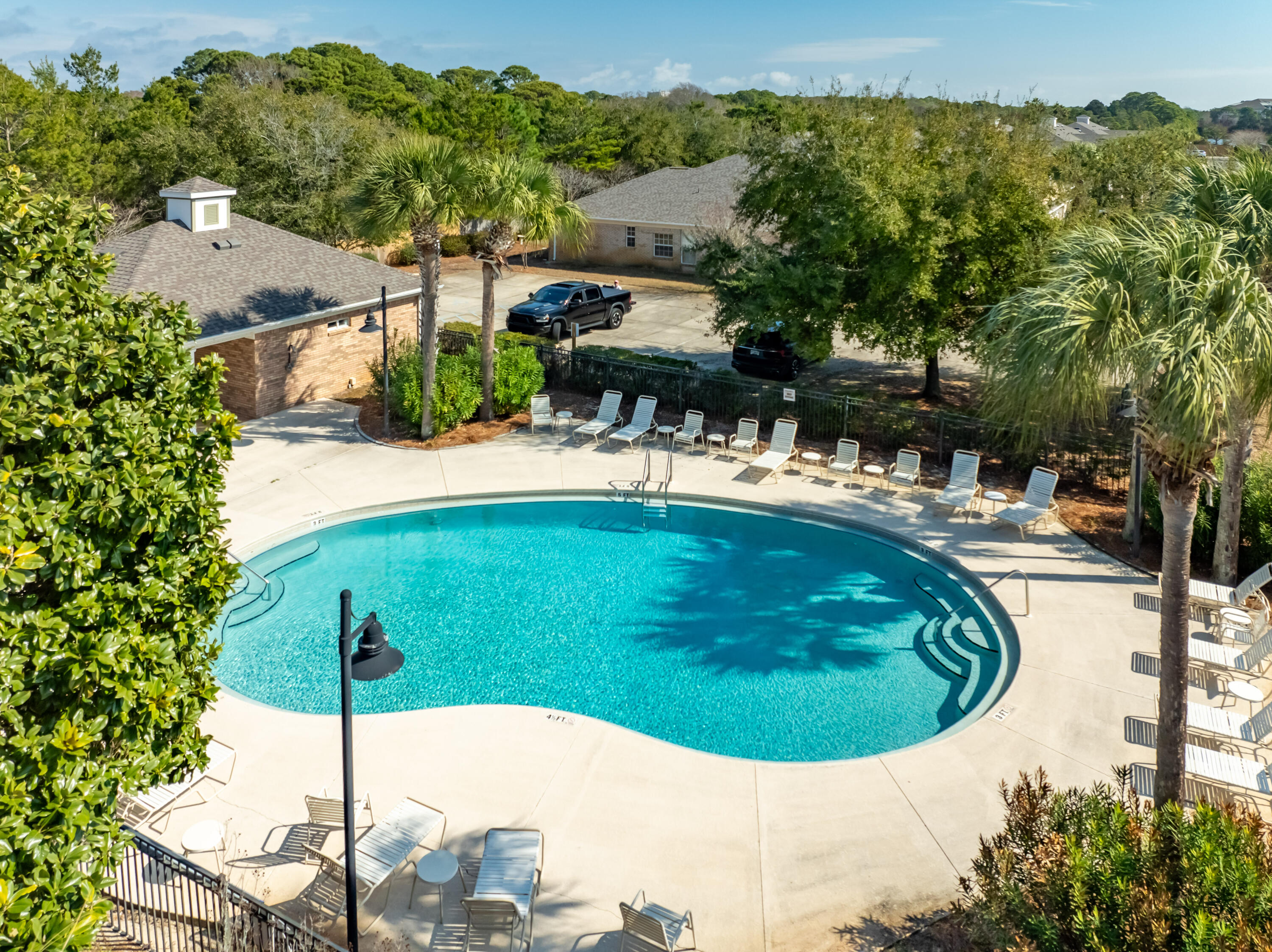 DIAMOND LAKES - Residential
