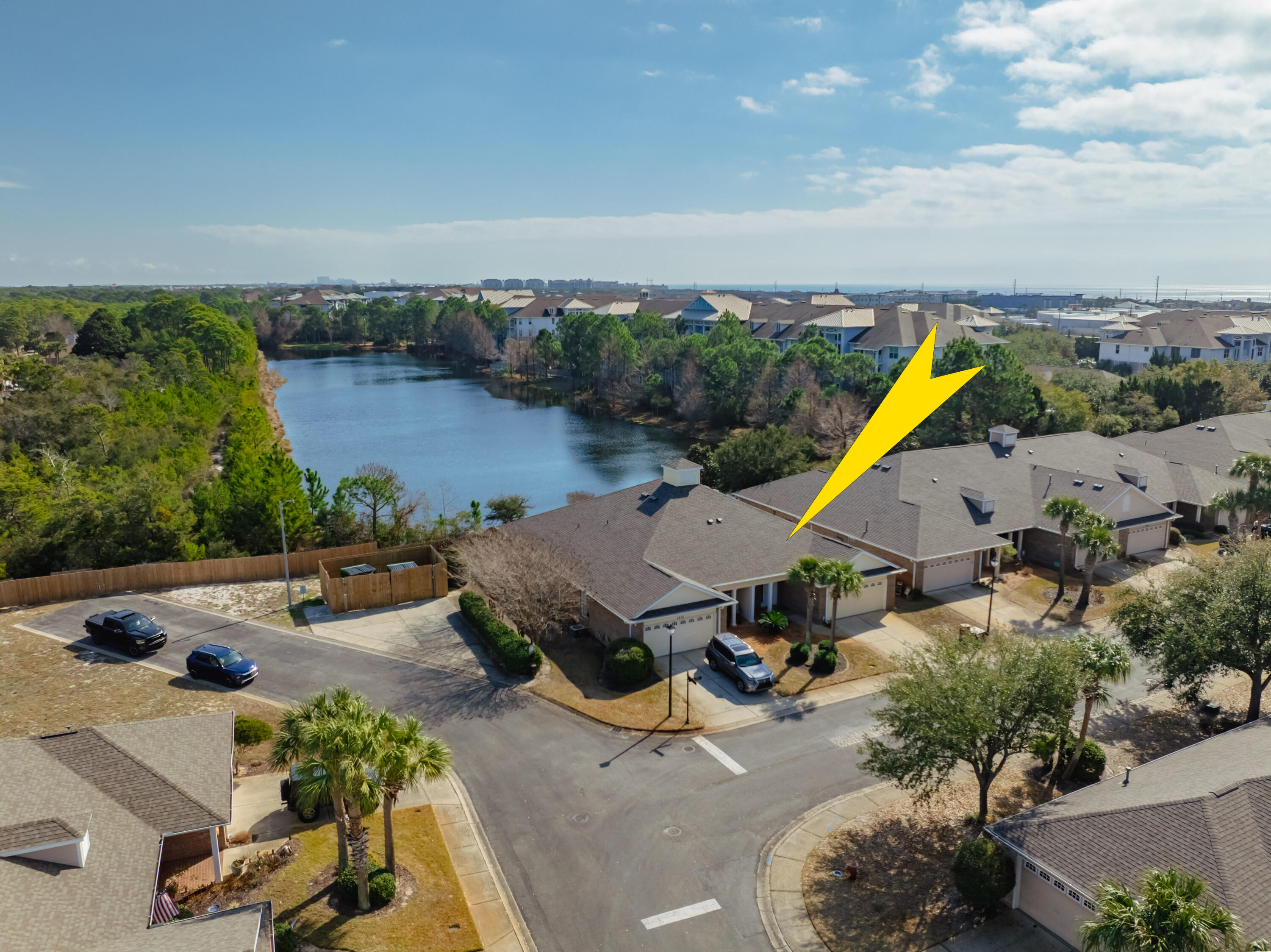 SELLER WILL CONTRIBUTE UP TO $5K TOWARDS BUYERS CLOSING COSTS WITH ACCEPATBLE OFFER. LAKE-FRONT TOWNHOME listing in Diamond Lakes, a pleasant community that is centralized to all the conveniences afforded through the coastal lifestyle in Destin, Florida! This townhome has been meticulously maintained, while offering fabulous features at an affordable price-point. The features and finishes throughout are impressive at this value, which also include 16' vaulted ceilings in the living and dining room, a gas fireplace & logs, a garage, and newer mechanical units.Please inquire for further details and to schedule a private showing.
