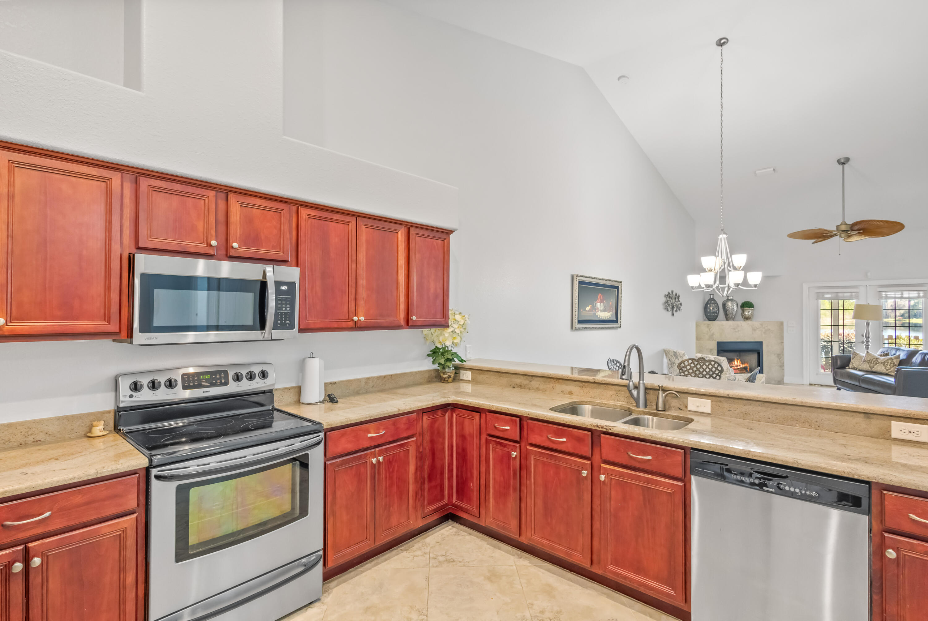 DIAMOND LAKES - Residential