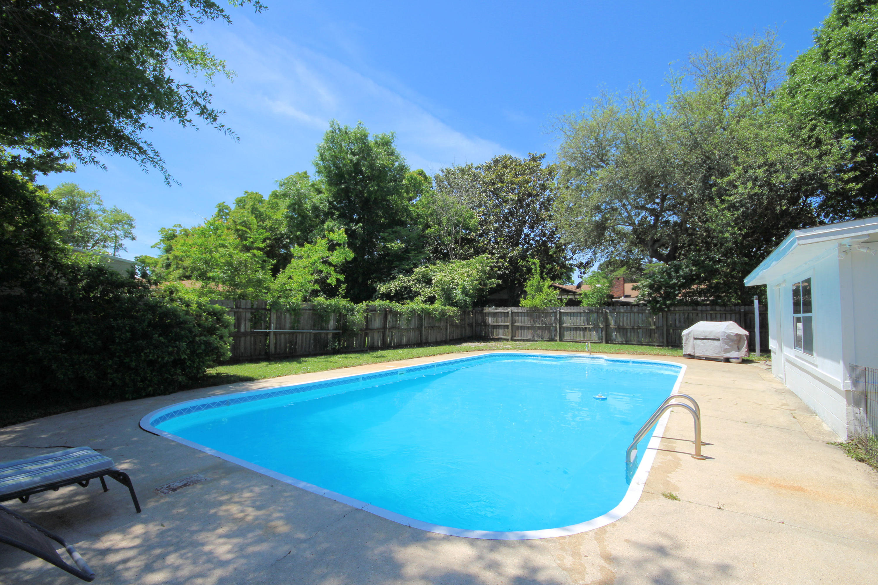 FOREST MANOR - Residential