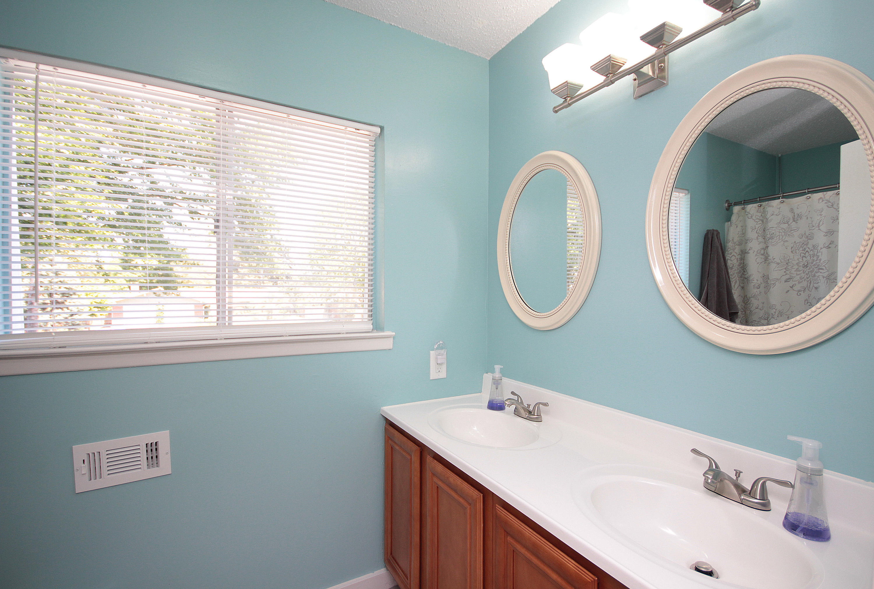 FOREST MANOR - Residential