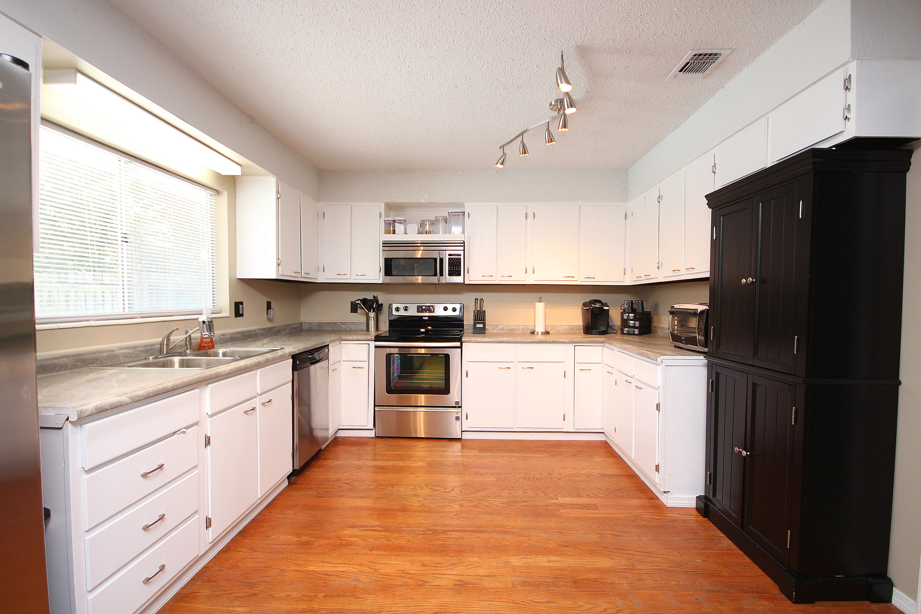 FOREST MANOR - Residential