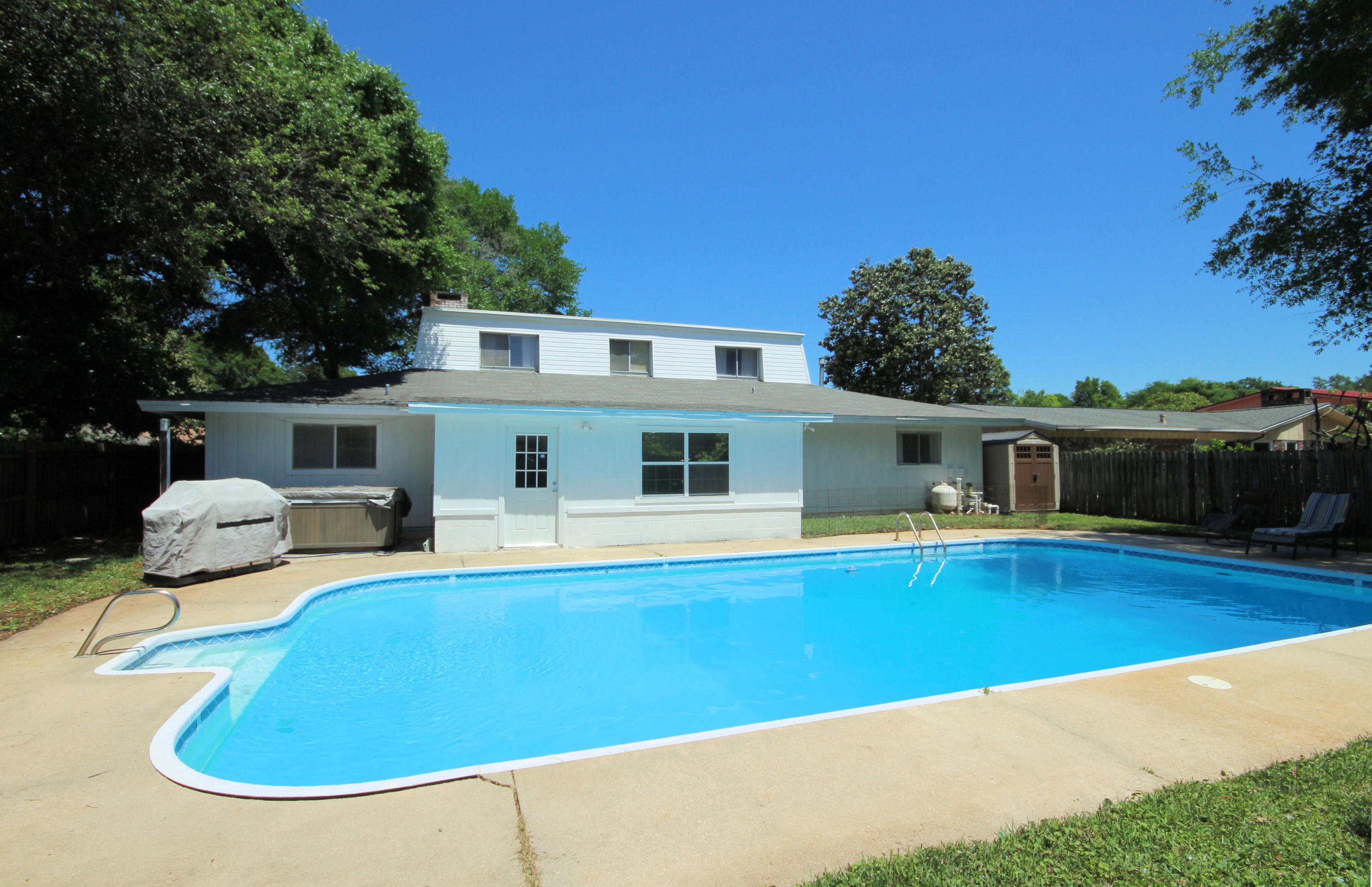 FOREST MANOR - Residential