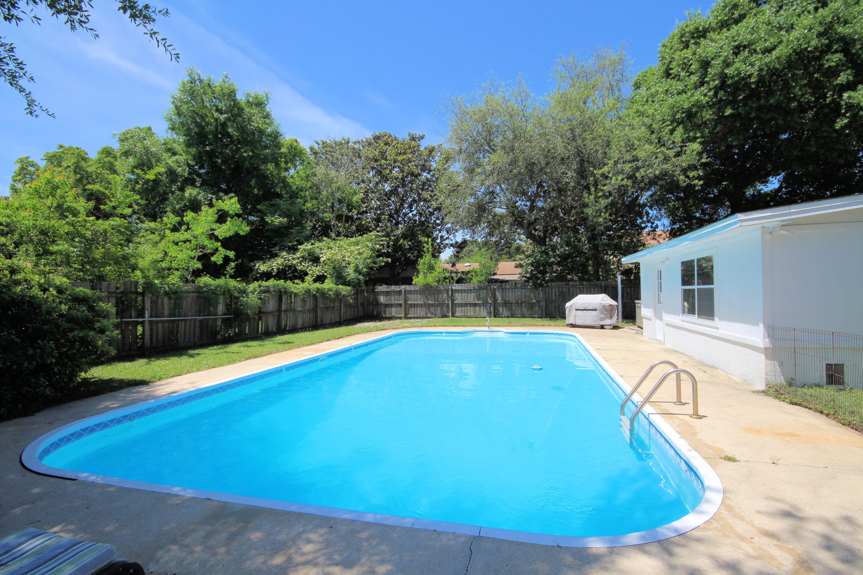 FOREST MANOR - Residential