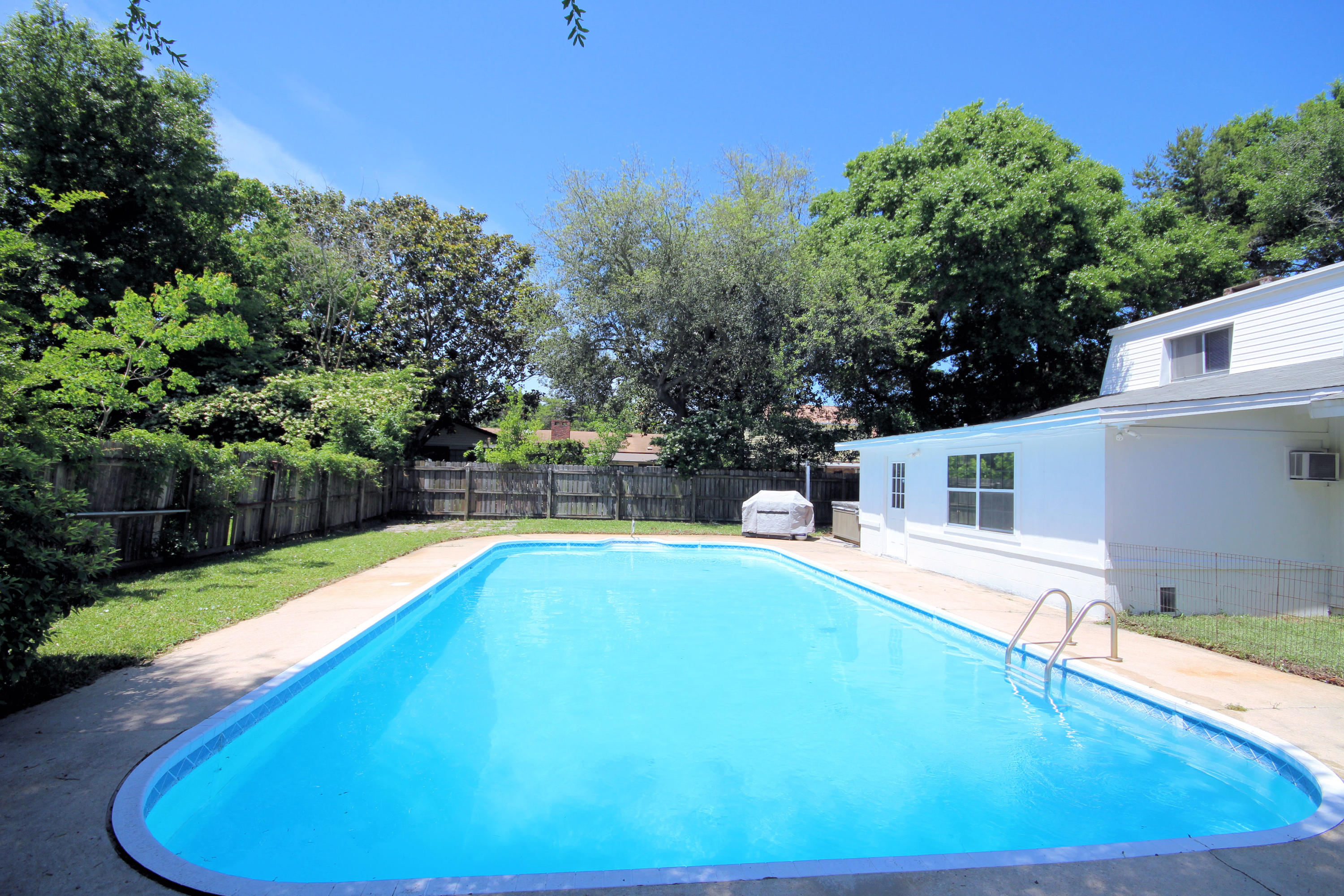 FOREST MANOR - Residential