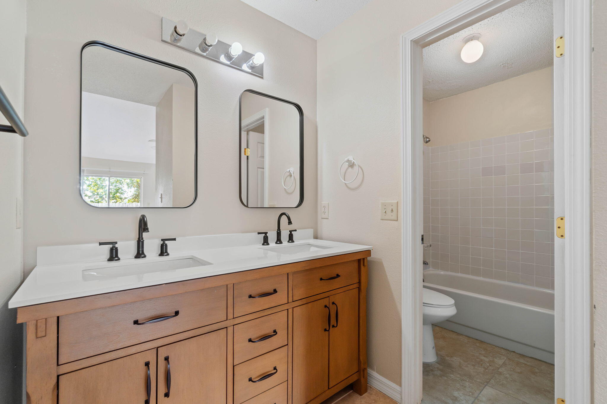 COVENTRY ESTATES - Residential