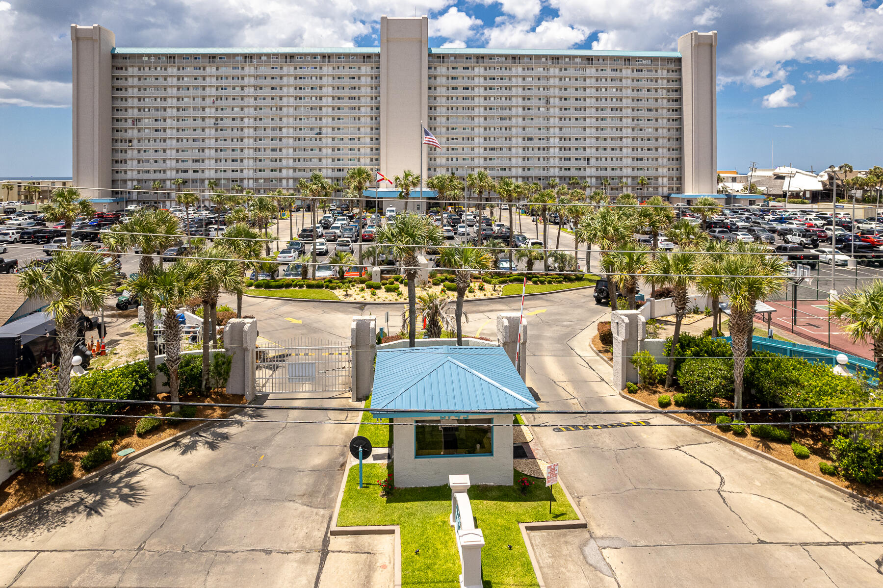 SUMMIT CONDOMINIUM, THE - Residential