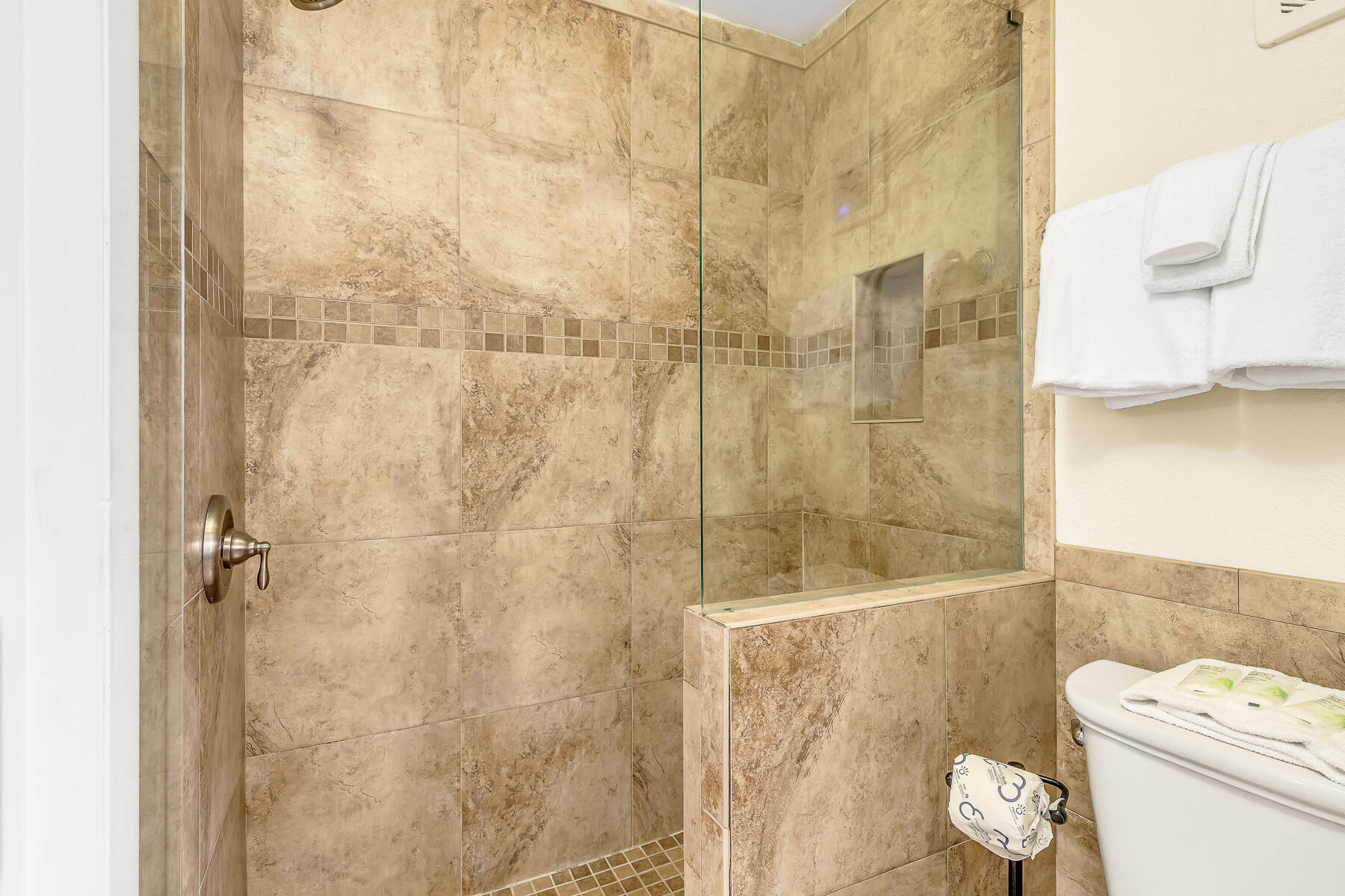 SUMMIT CONDOMINIUM, THE - Residential