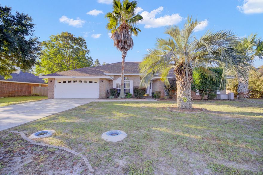 *** ACCEPTING BACKUP OFFERS***Spacious 4 bed 3 bath home sitting at 2,992 sq ft located in Navarre, FL!