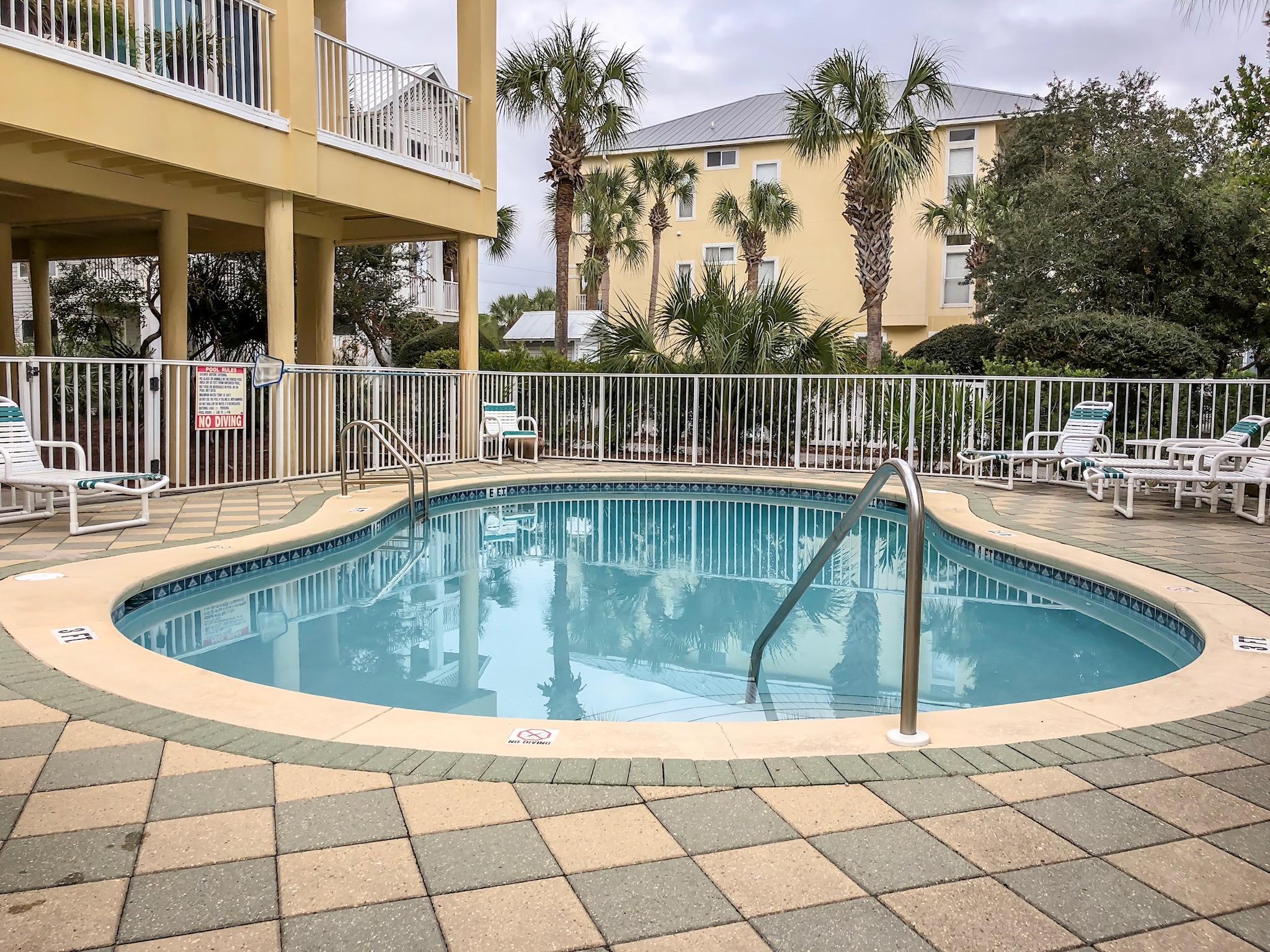 EMERALD SURF VILLAS - Residential