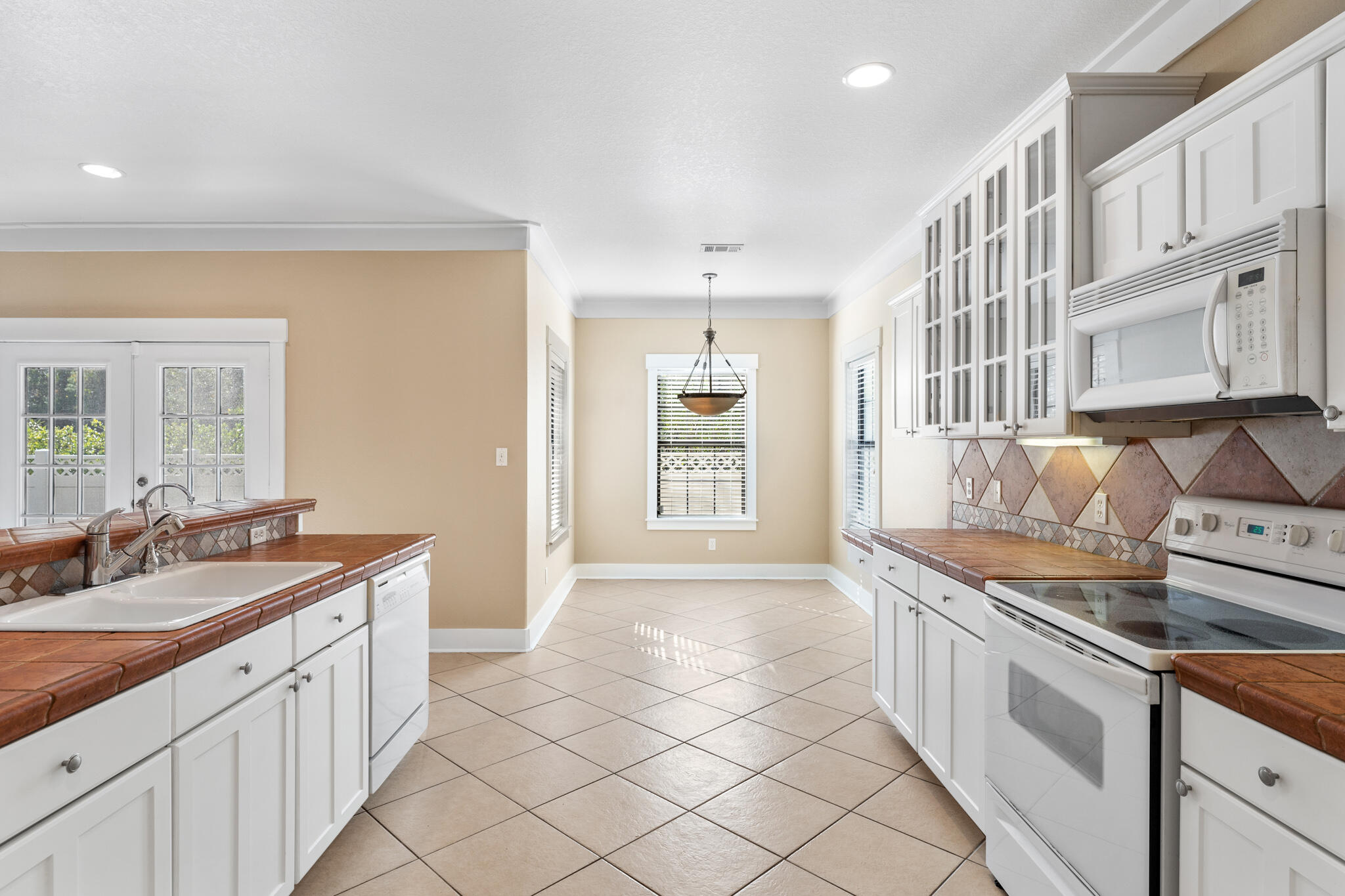 EMERALD WATERS VILLAGE - Residential