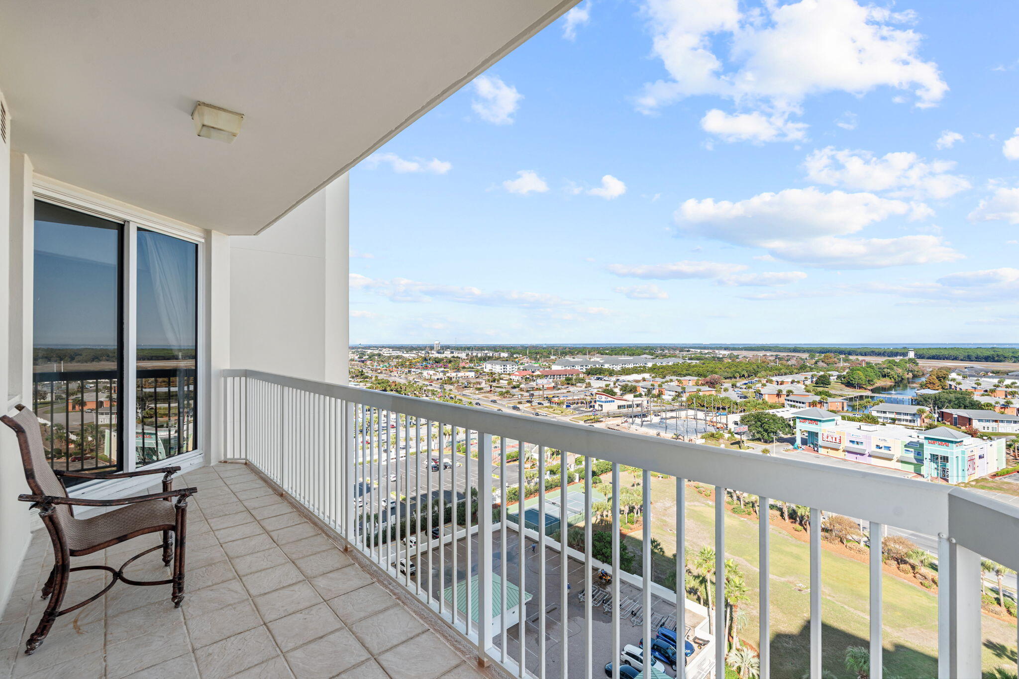 SILVER BEACH TOWERS - Residential