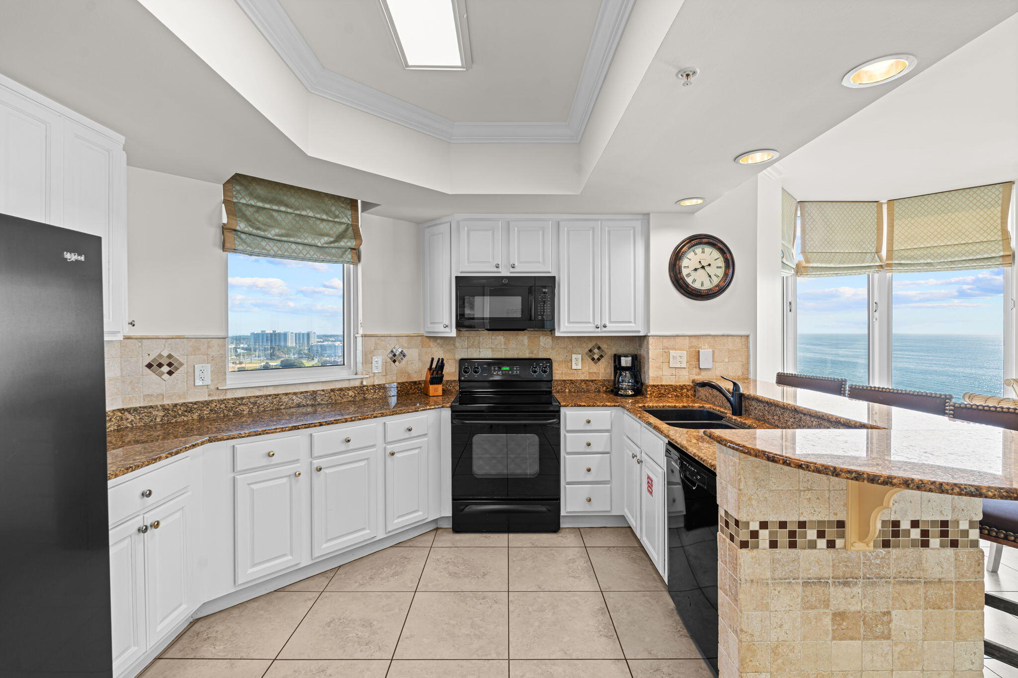 SILVER BEACH TOWERS - Residential