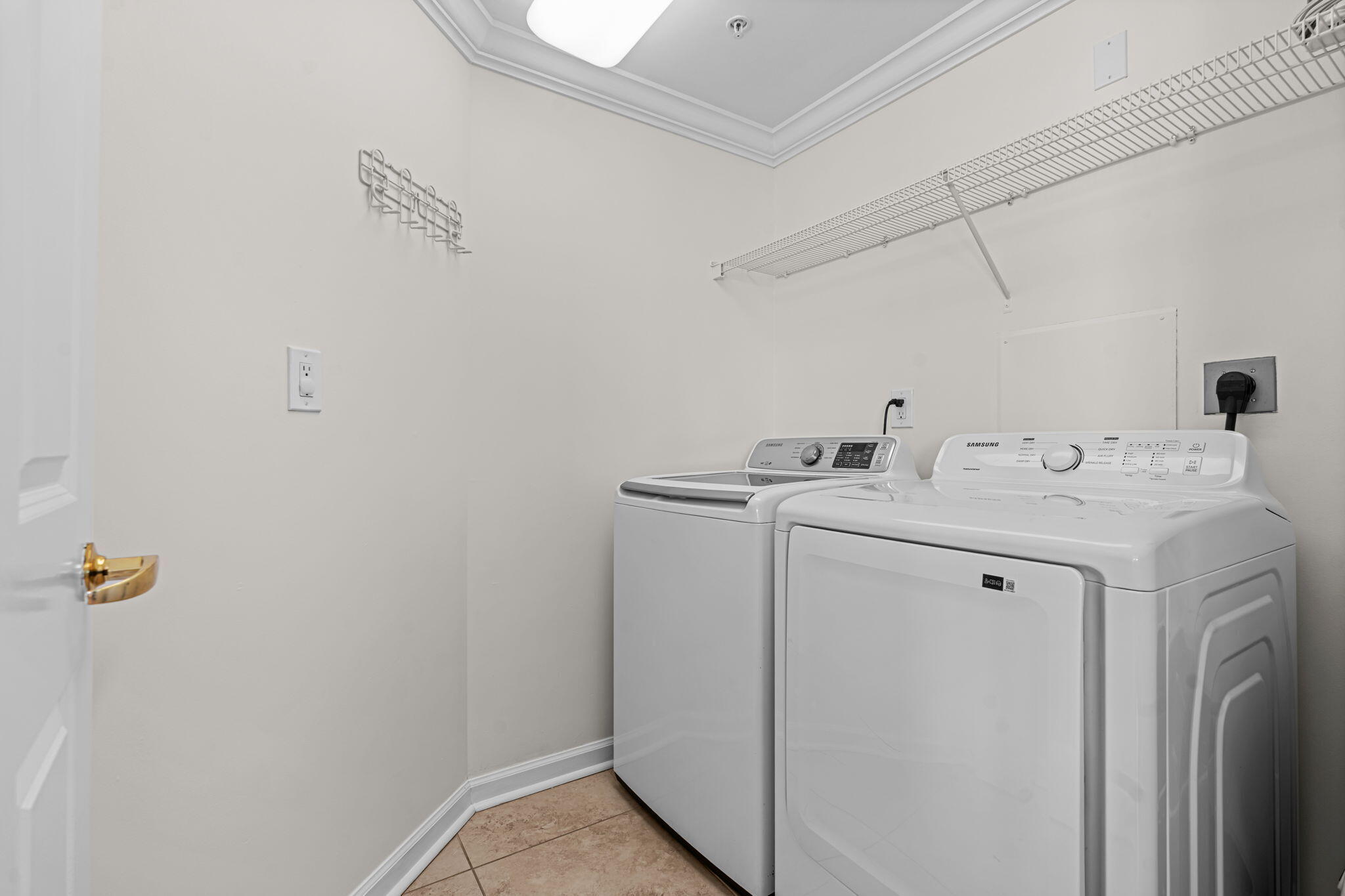 SILVER BEACH TOWERS - Residential