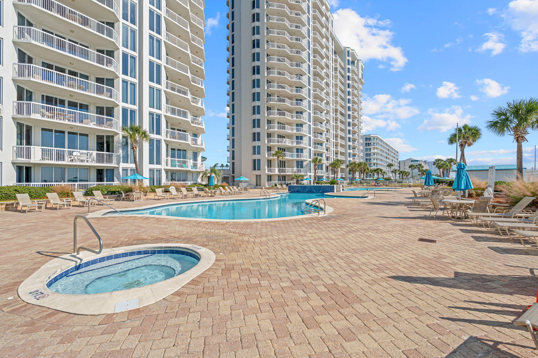 SILVER BEACH TOWERS - Residential