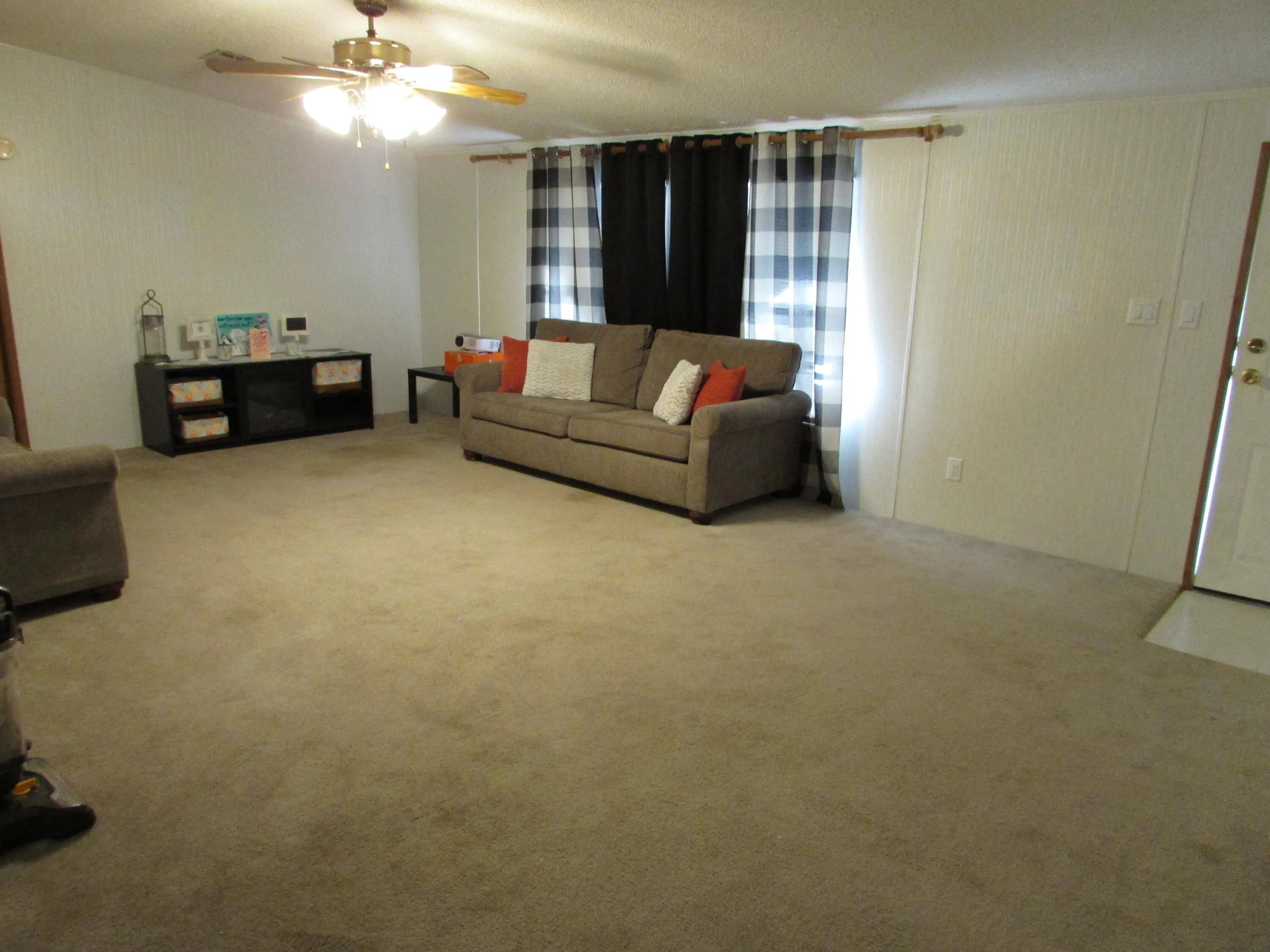 Defuniak Springs, Florida 32433, United States, 4 Bedrooms Bedrooms, ,3 BathroomsBathrooms,Residential,Active,38299