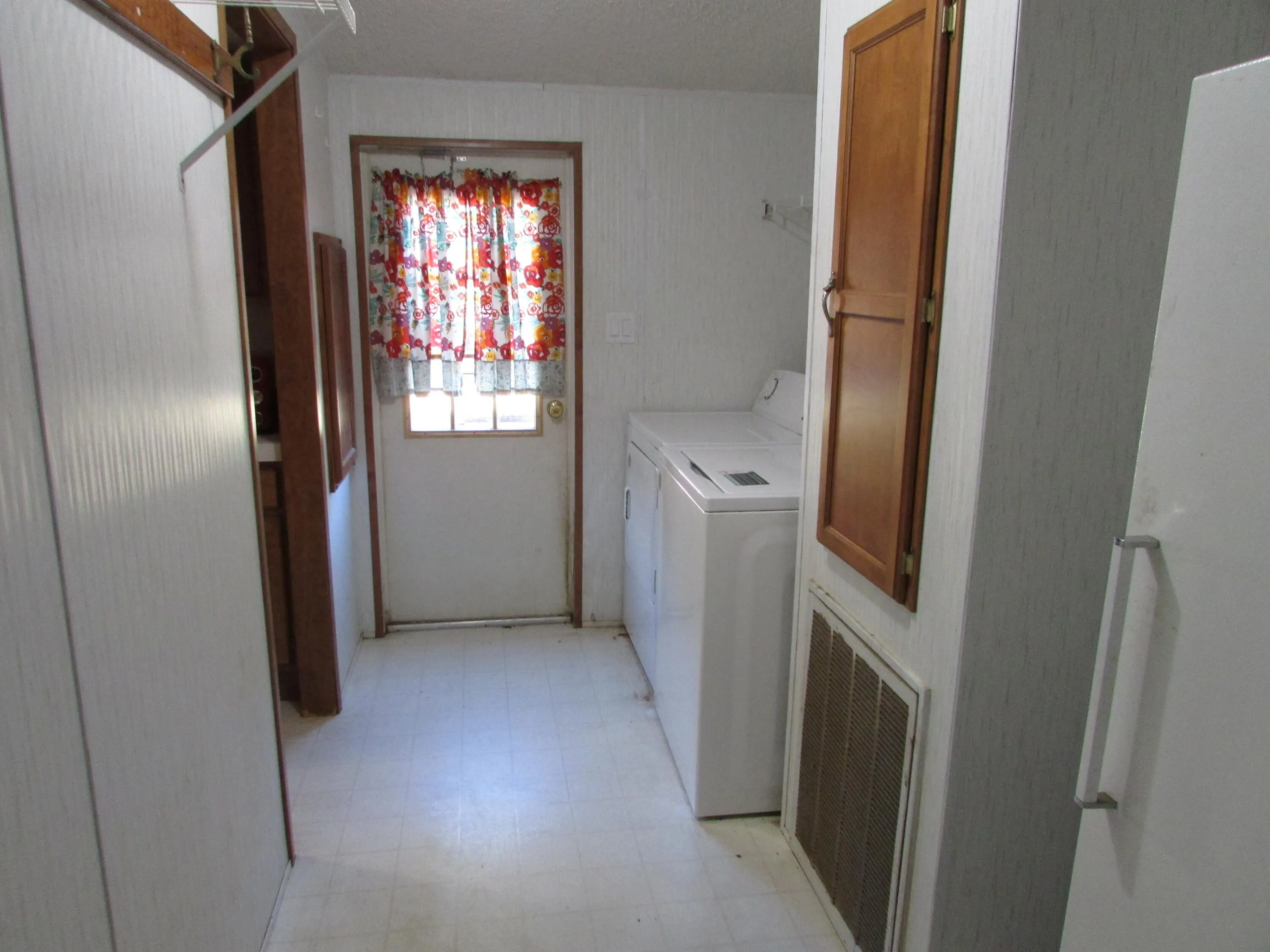 Defuniak Springs, Florida 32433, United States, 4 Bedrooms Bedrooms, ,3 BathroomsBathrooms,Residential,Active,38299