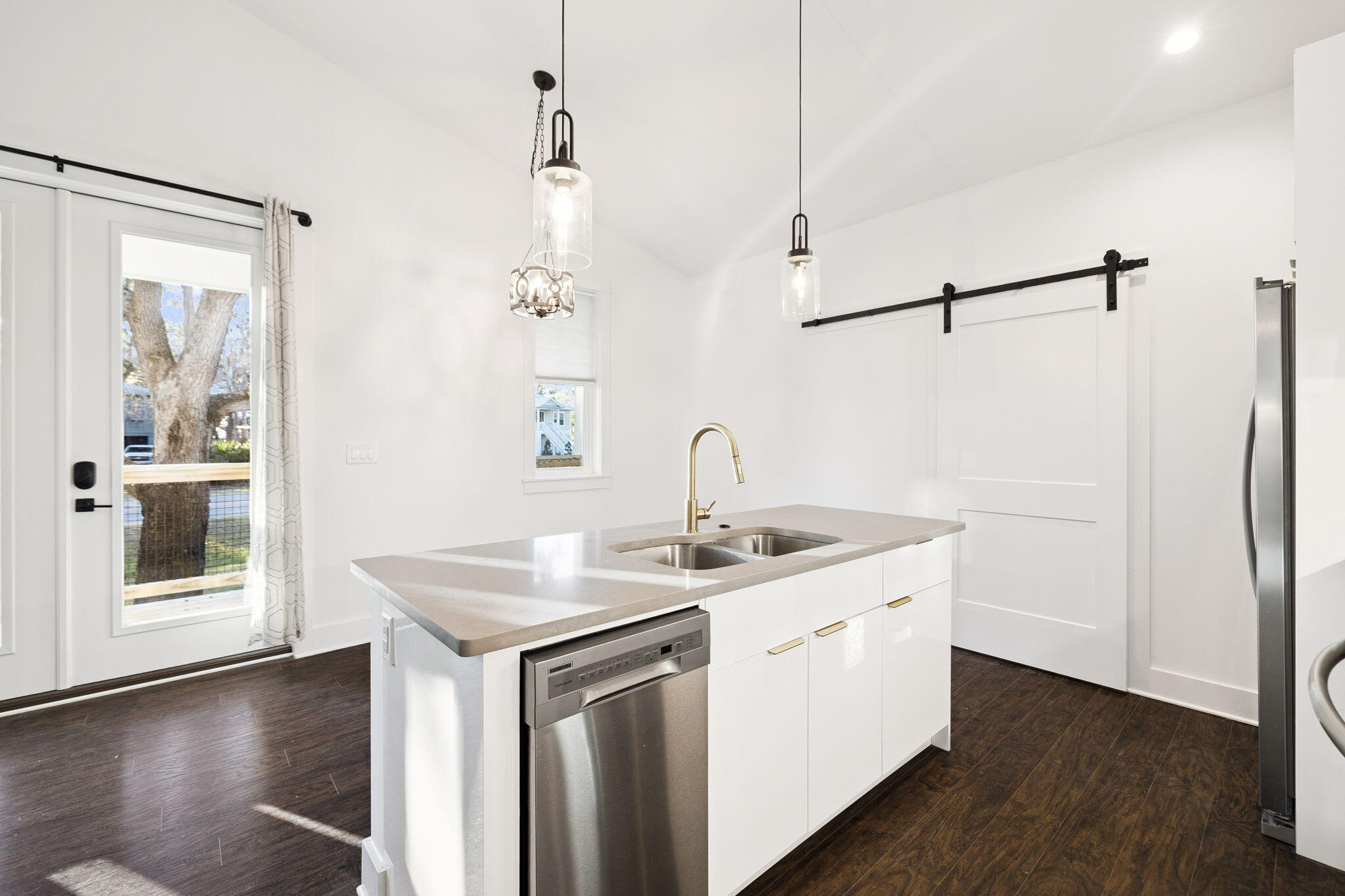 BAY GROVE - Residential