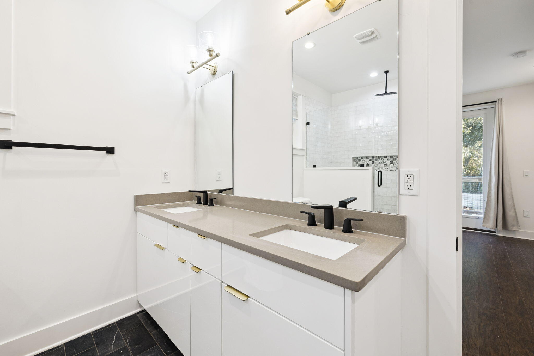 BAY GROVE - Residential