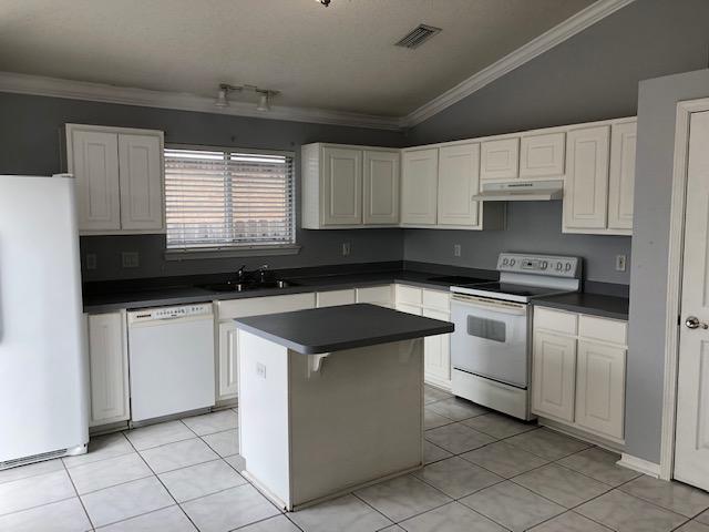 EMERALD VILLAGE PH II LOT !@ BLK E - Residential