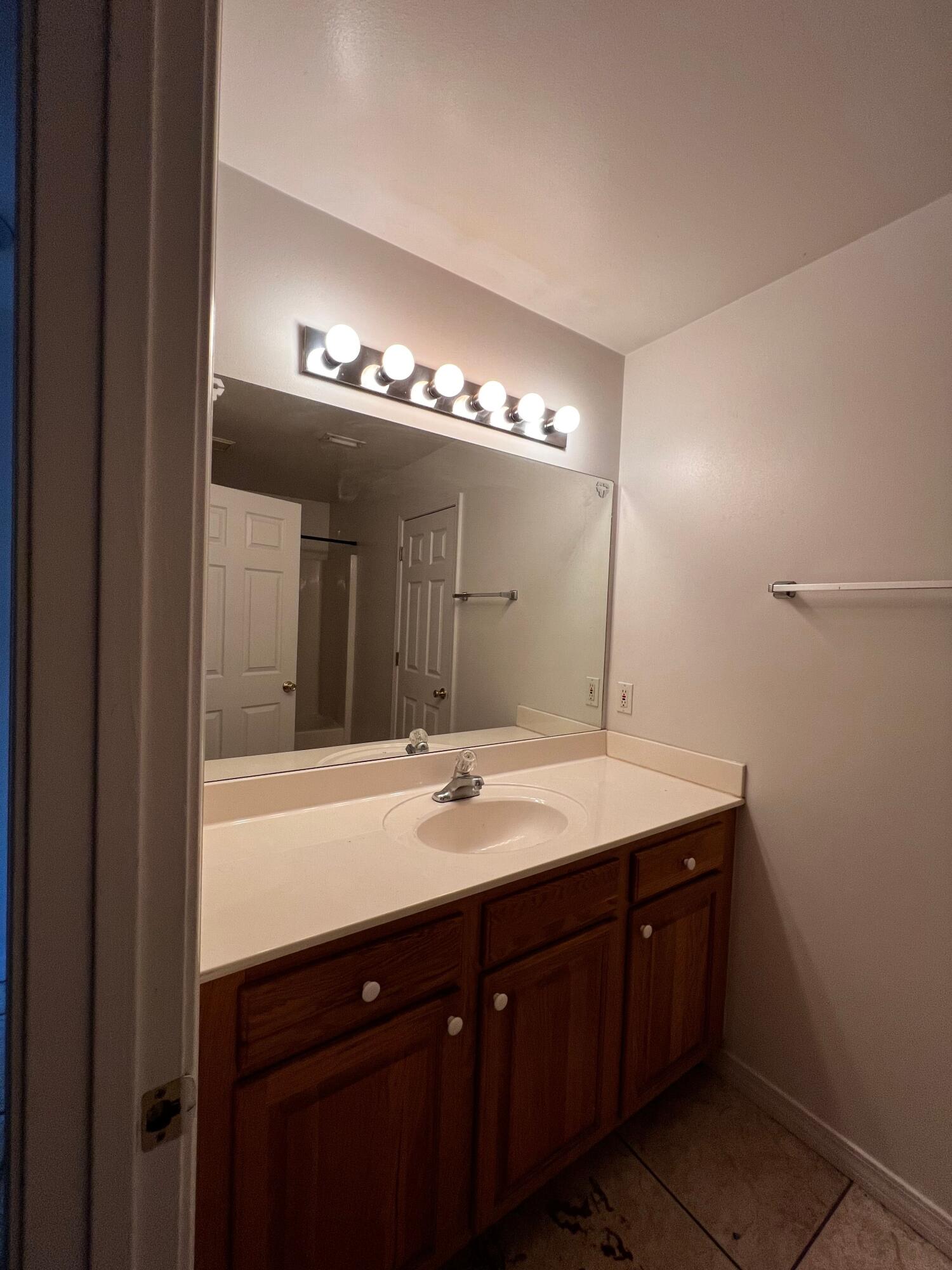 DOWNTOWNER - Residential Lease
