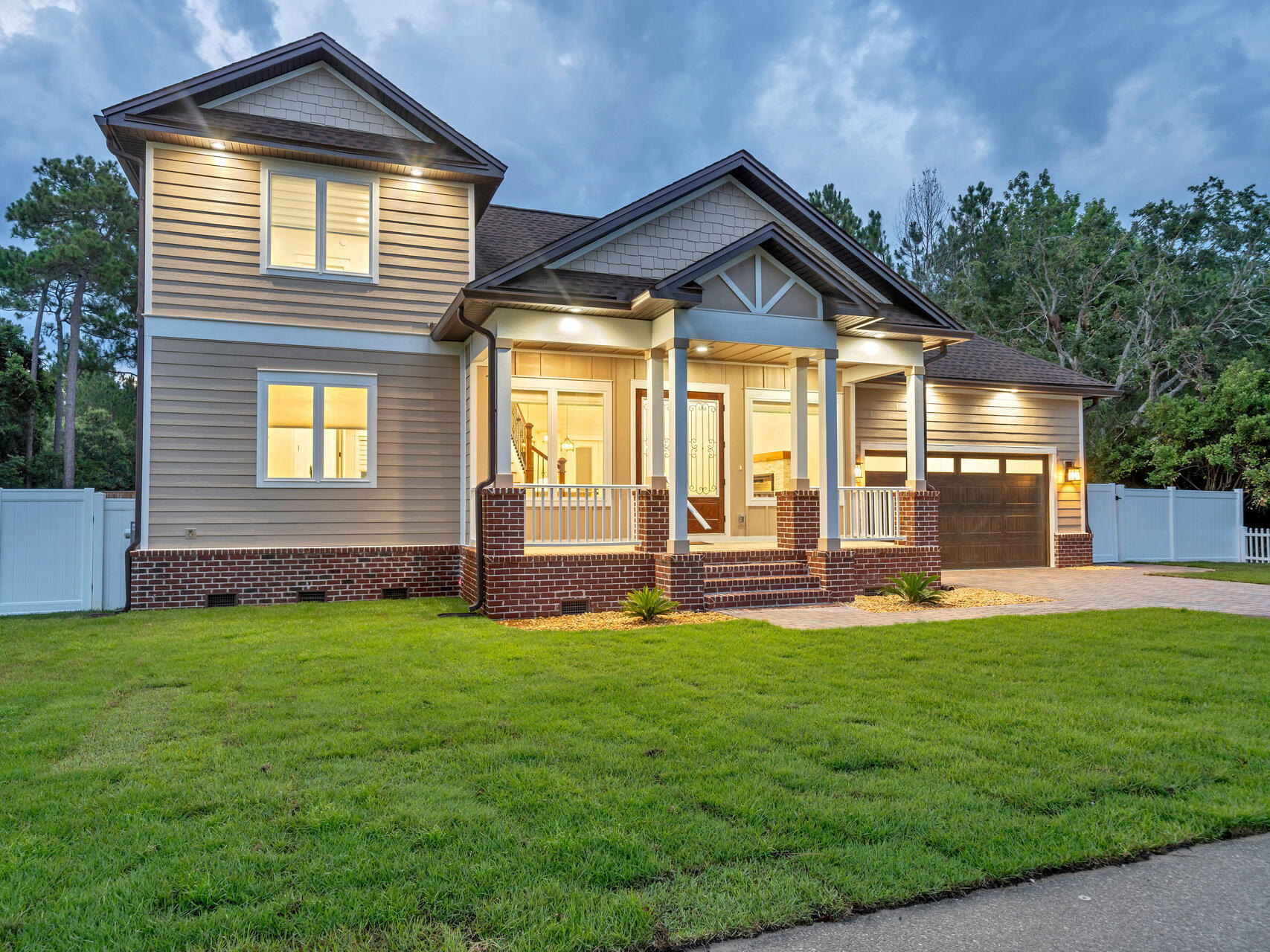 LOT 2 BLOCK 1 OF J.M. & E S/D - Residential