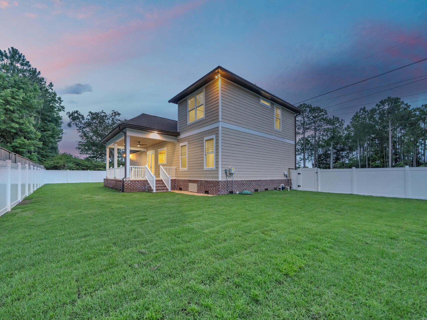 LOT 2 BLOCK 1 OF J.M. & E S/D - Residential