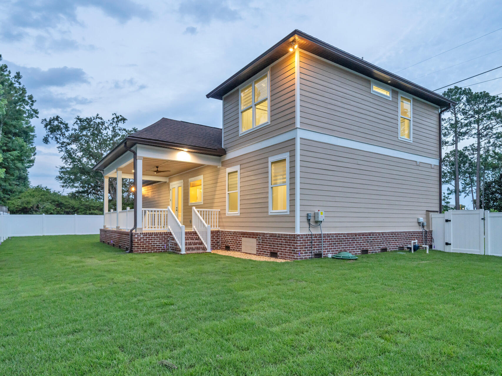 LOT 2 BLOCK 1 OF J.M. & E S/D - Residential