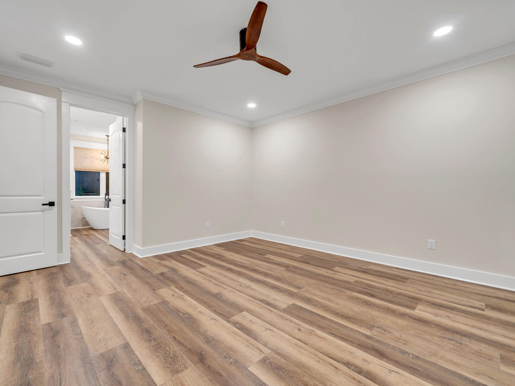 LOT 2 BLOCK 1 OF J.M. & E S/D - Residential