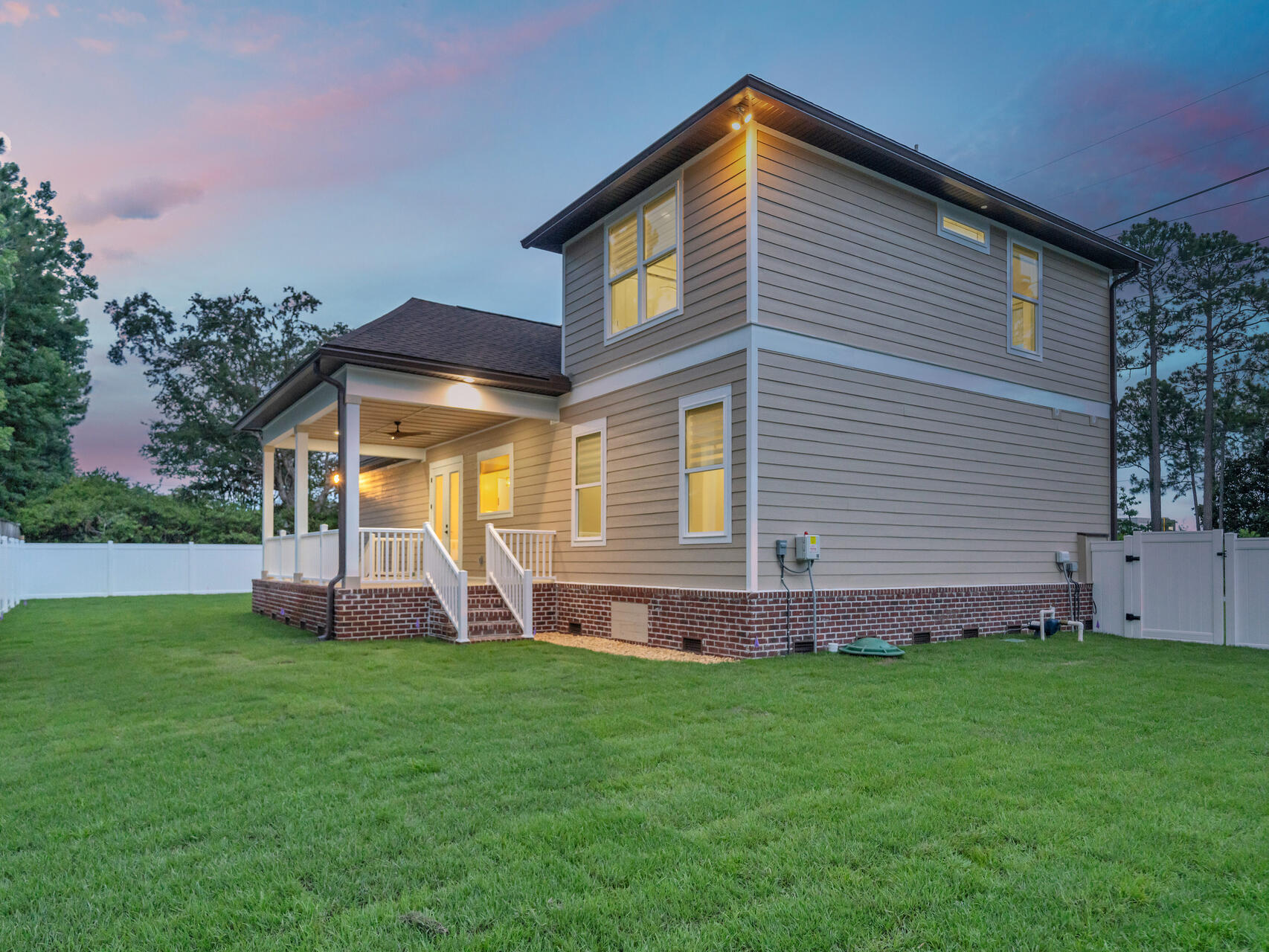 LOT 2 BLOCK 1 OF J.M. & E S/D - Residential