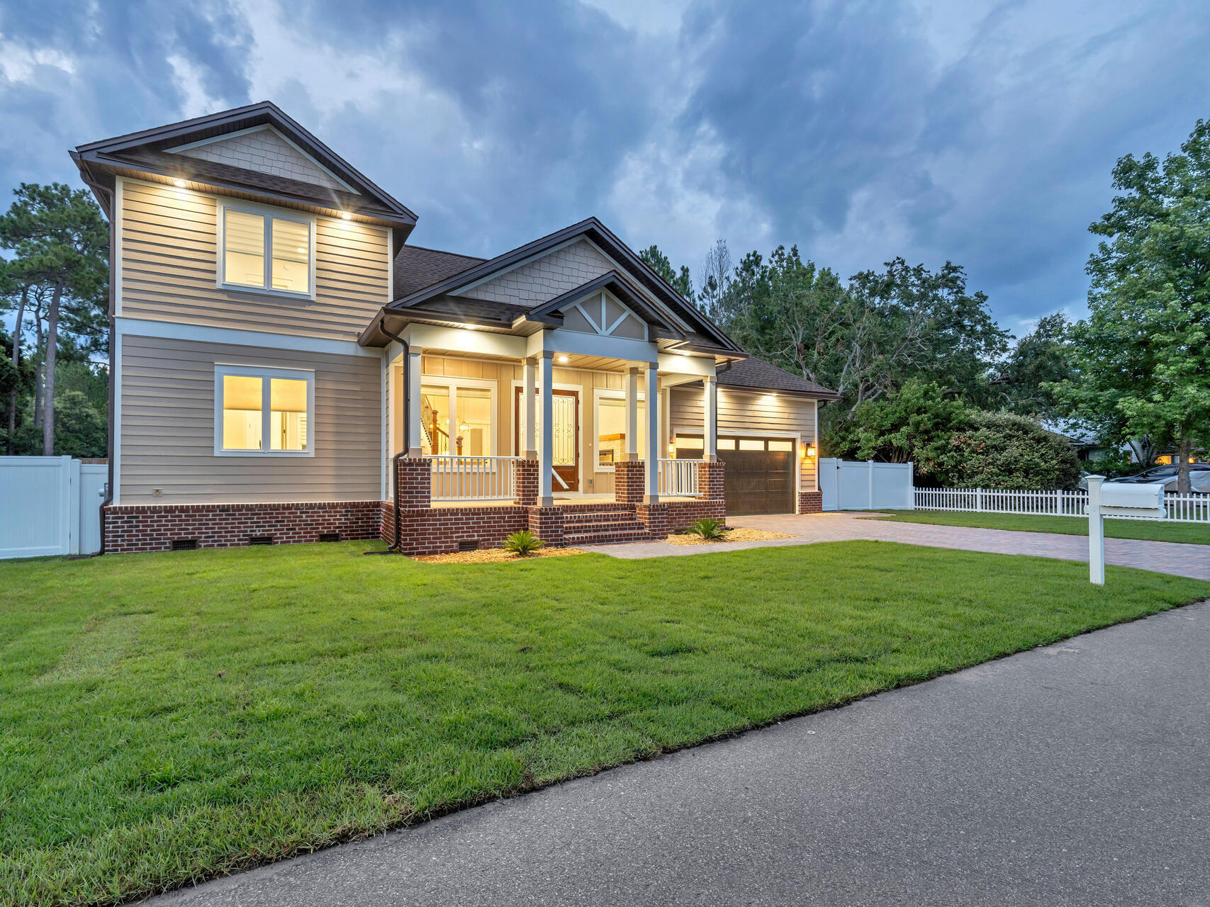 LOT 2 BLOCK 1 OF J.M. & E S/D - Residential