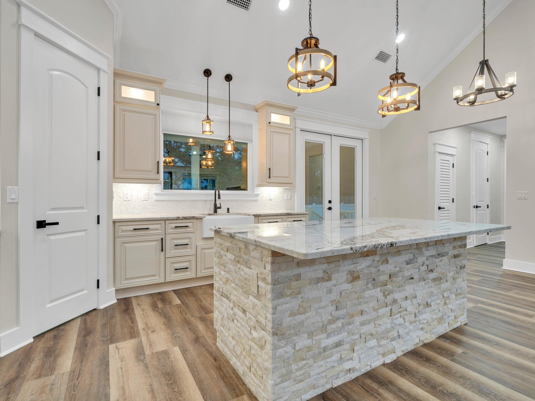 LOT 2 BLOCK 1 OF J.M. & E S/D - Residential