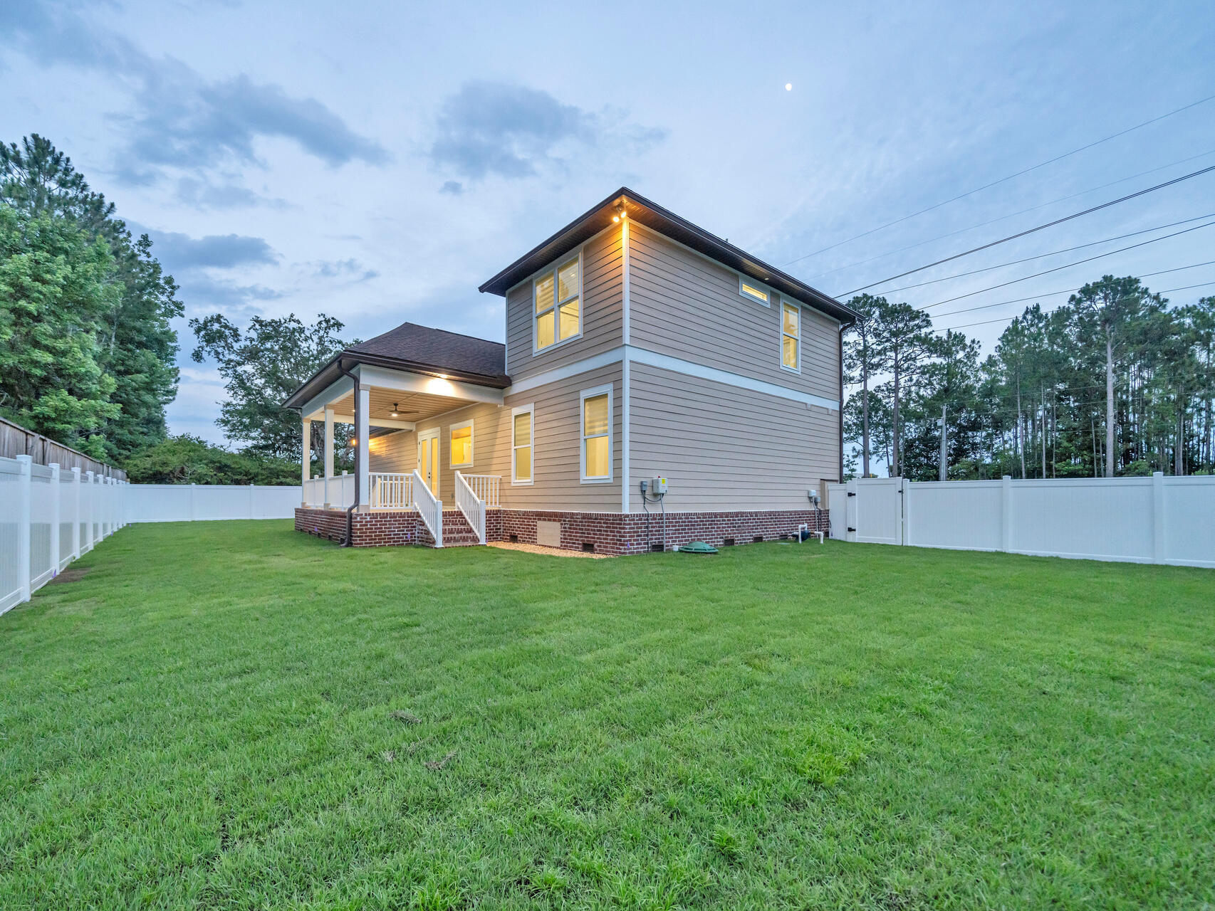 LOT 2 BLOCK 1 OF J.M. & E S/D - Residential