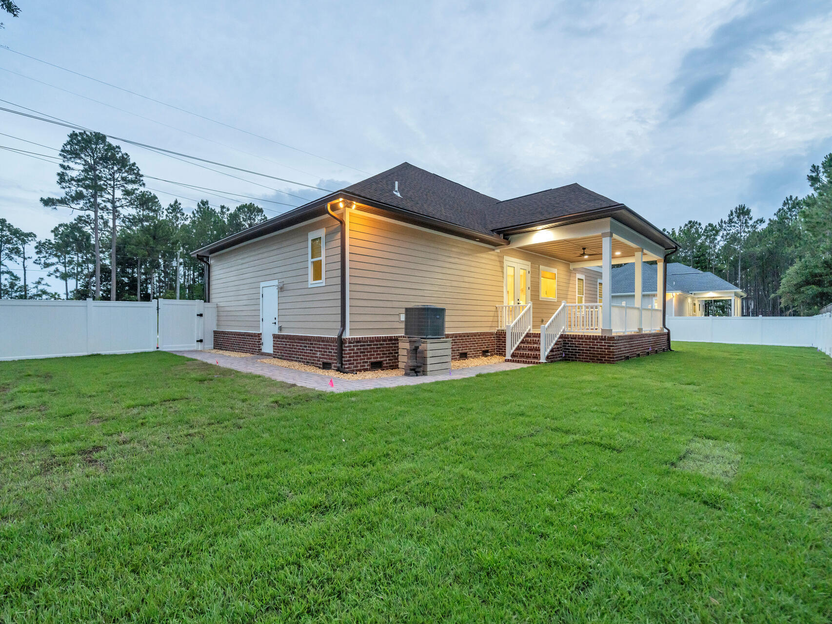 LOT 2 BLOCK 1 OF J.M. & E S/D - Residential
