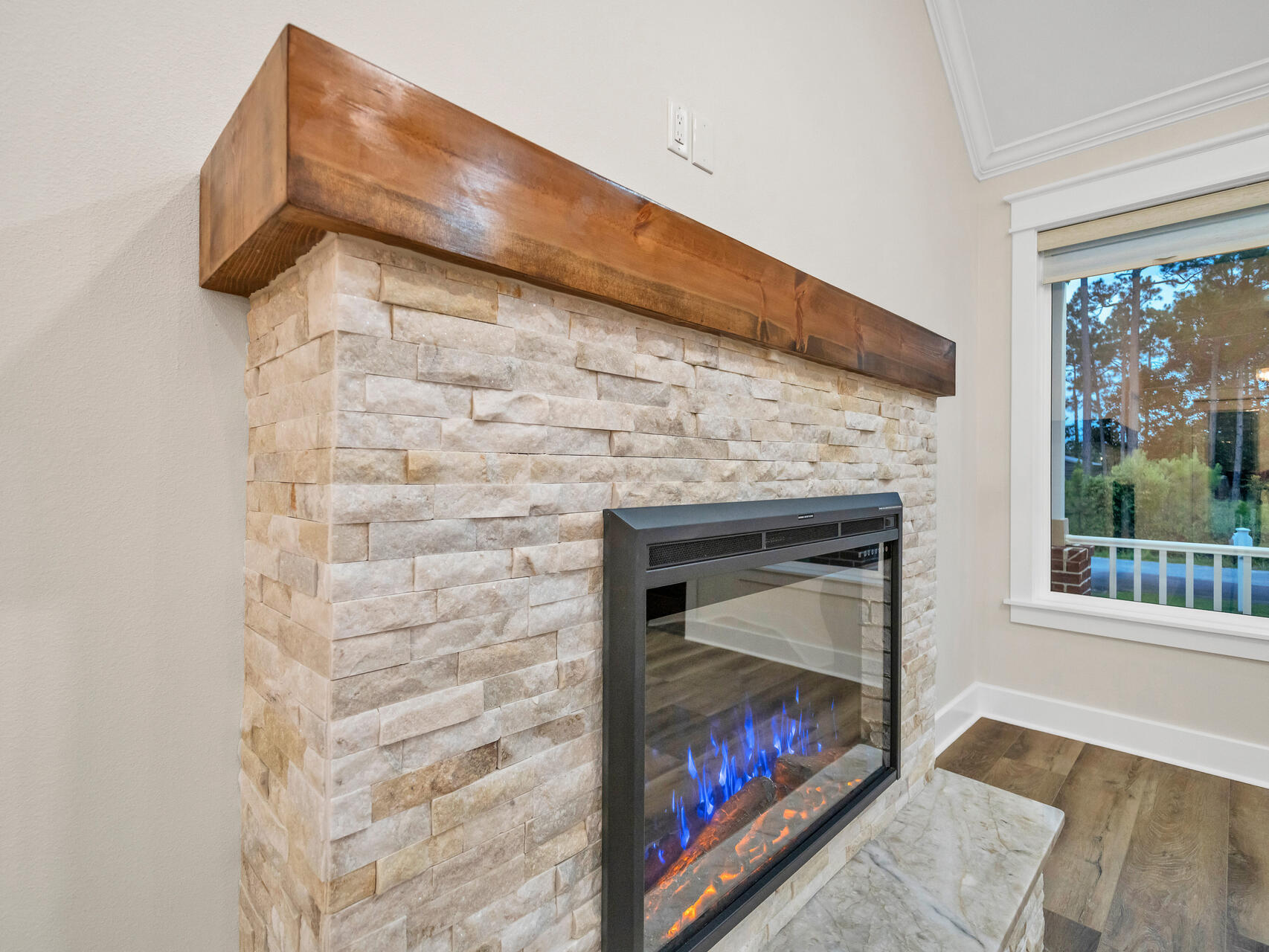 LOT 2 BLOCK 1 OF J.M. & E S/D - Residential