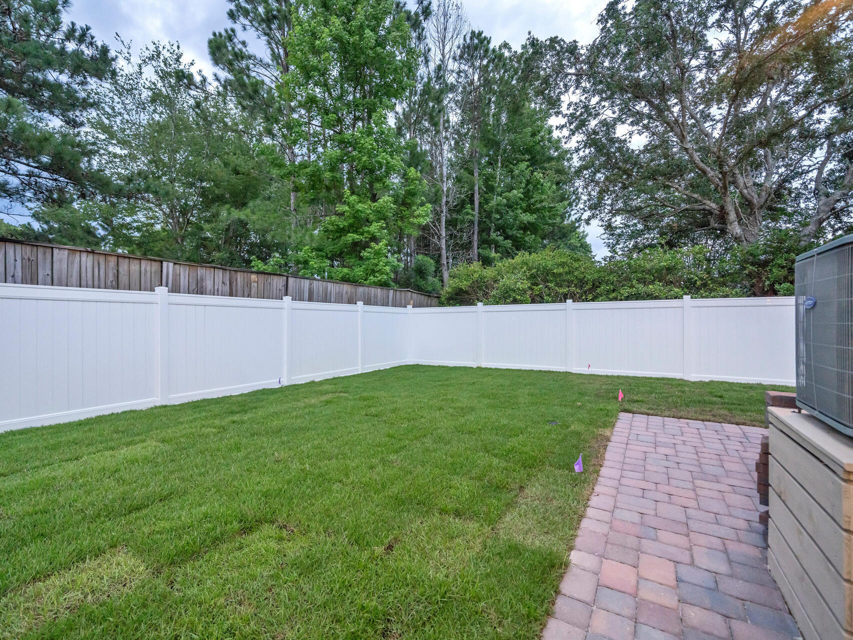 LOT 2 BLOCK 1 OF J.M. & E S/D - Residential