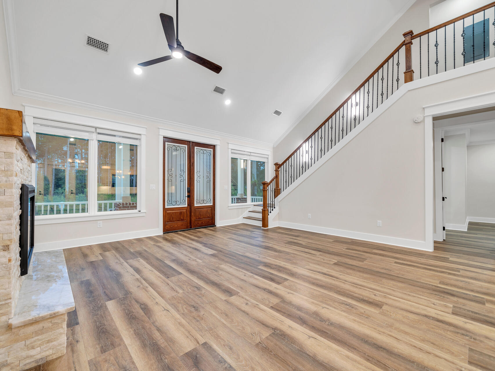 LOT 2 BLOCK 1 OF J.M. & E S/D - Residential