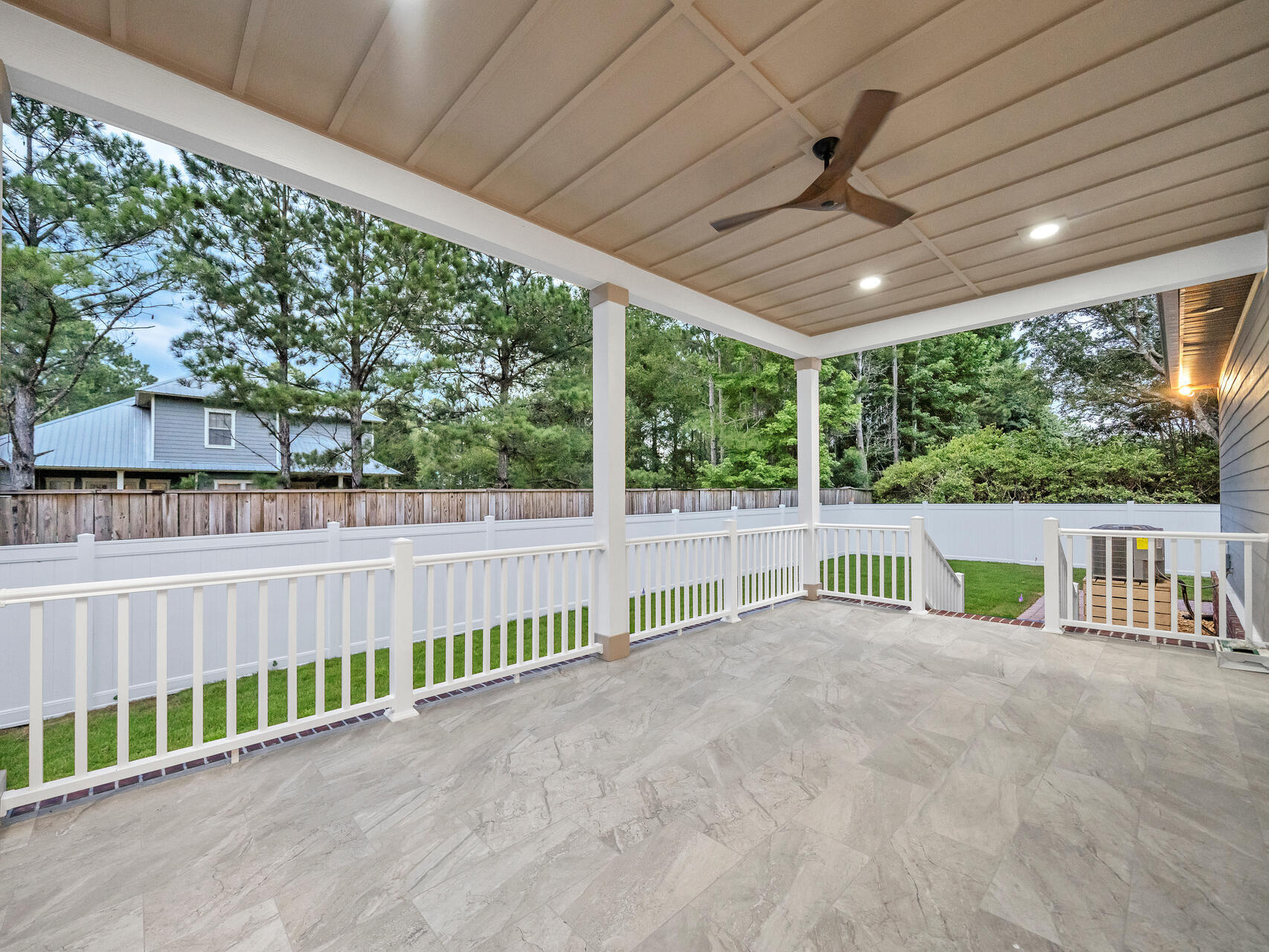 LOT 2 BLOCK 1 OF J.M. & E S/D - Residential