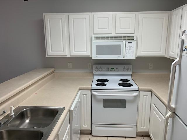 OAK PARK TOWNHOMES - Residential Lease