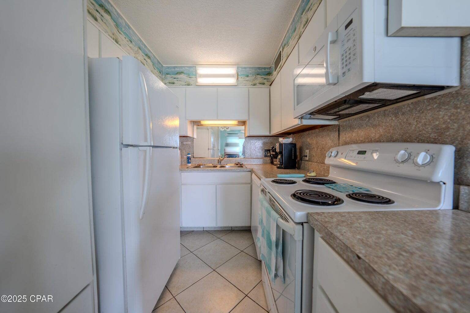 SUMMIT CONDOMINIUM, THE - Residential