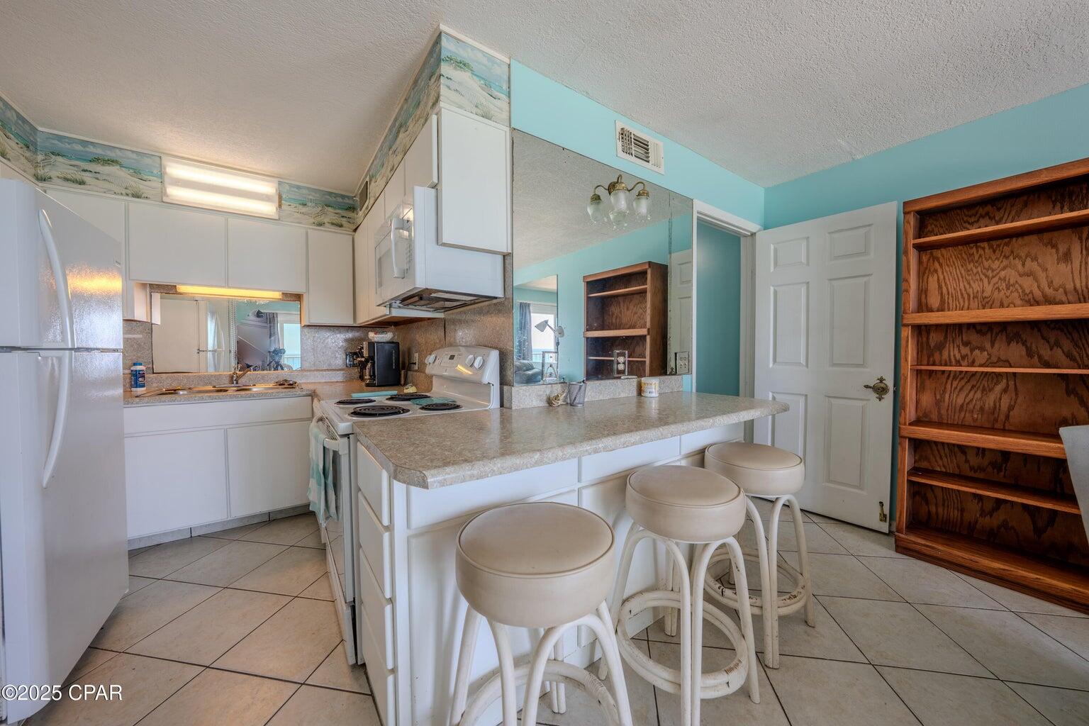 SUMMIT CONDOMINIUM, THE - Residential